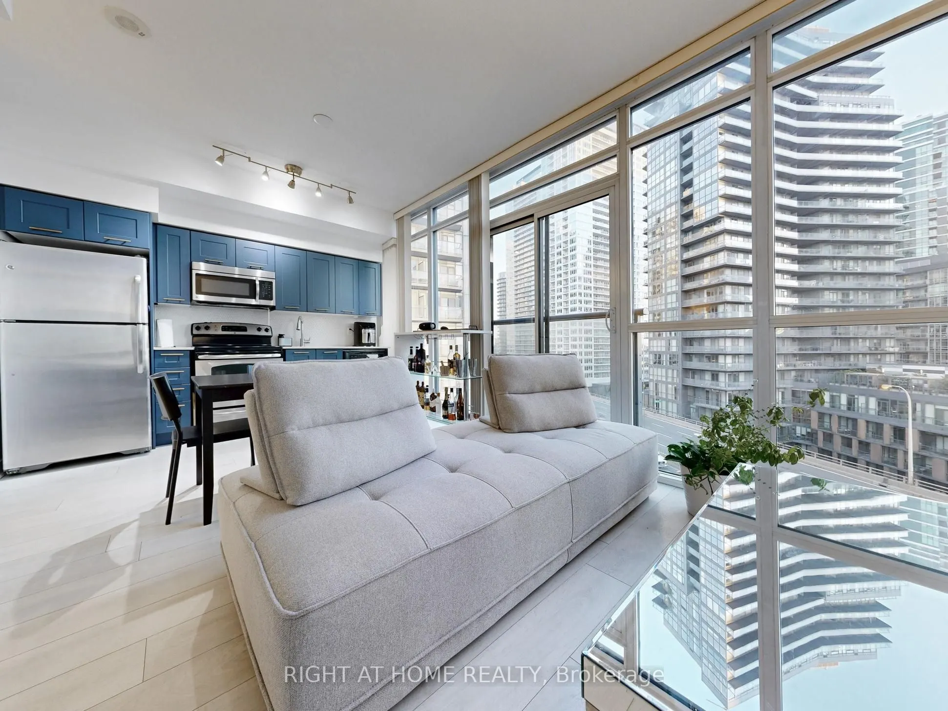 169 Fort York Boulevard, #920