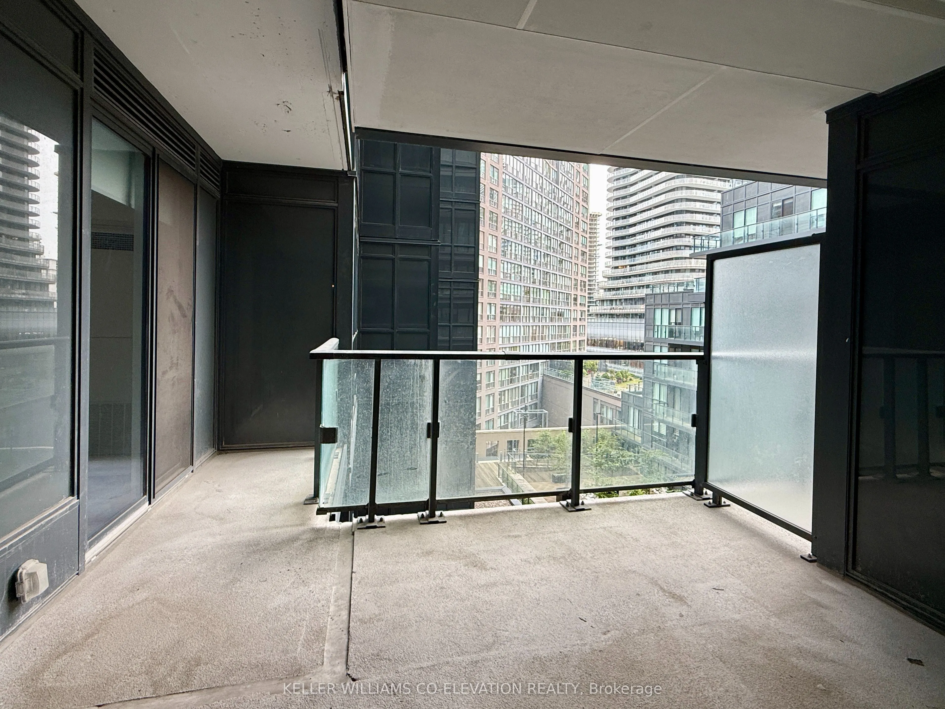 31 Phipps Street, #R603