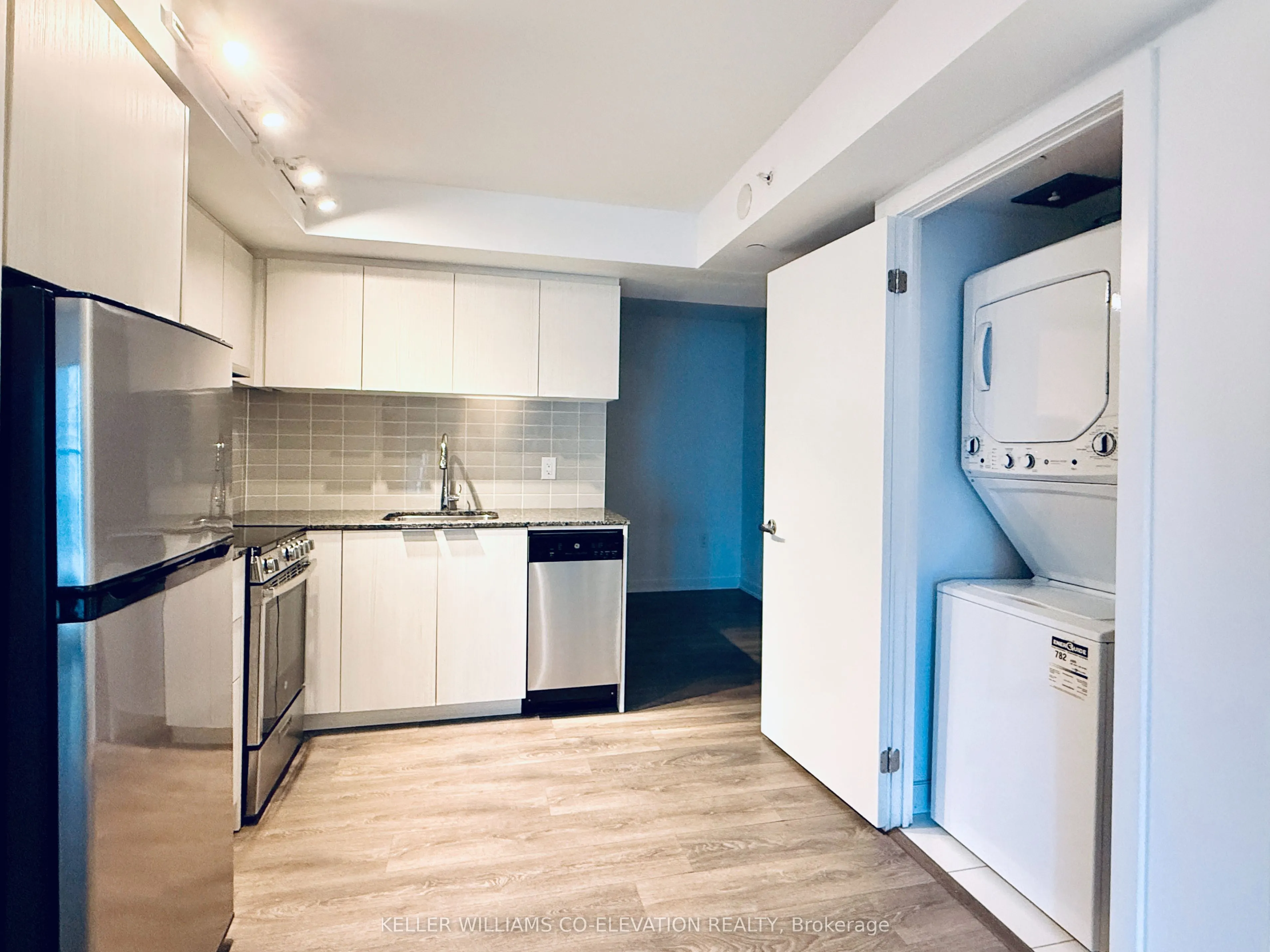 31 Phipps Street, #R603