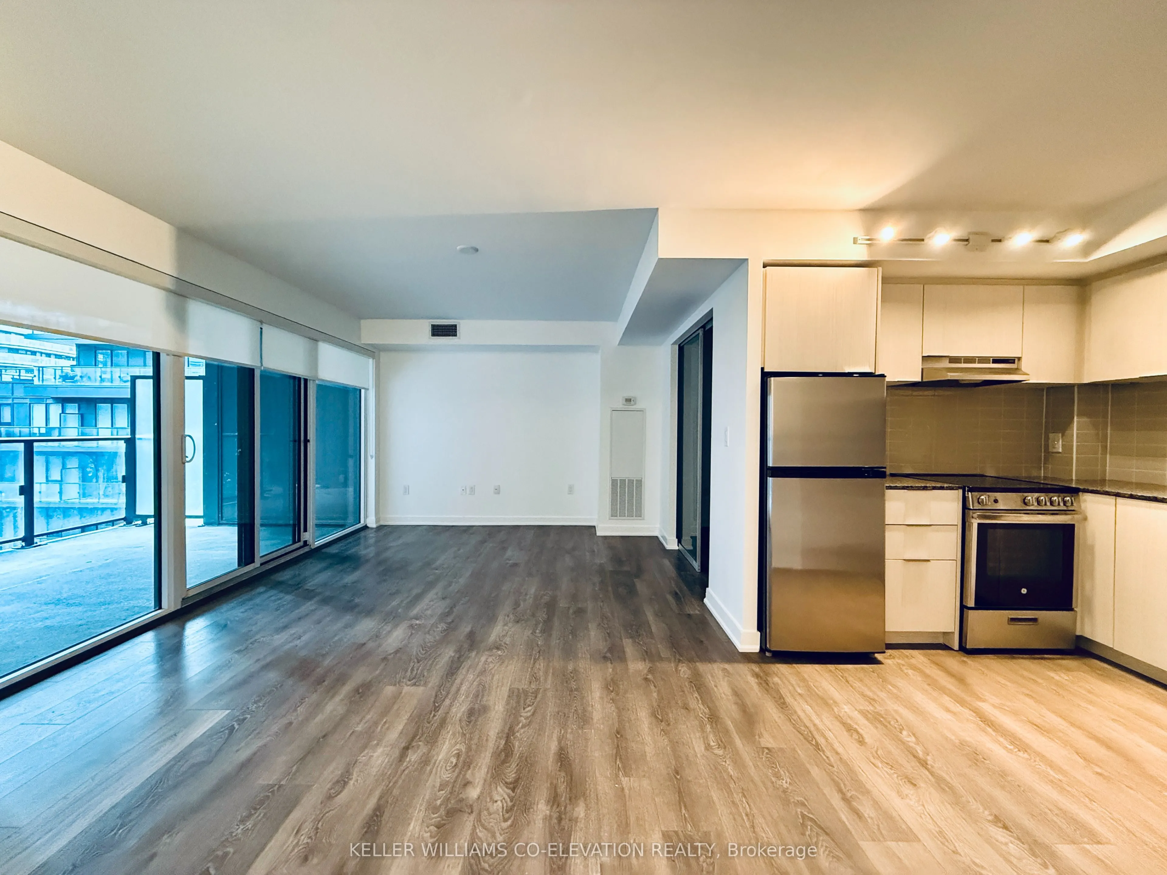 31 Phipps Street, #R603