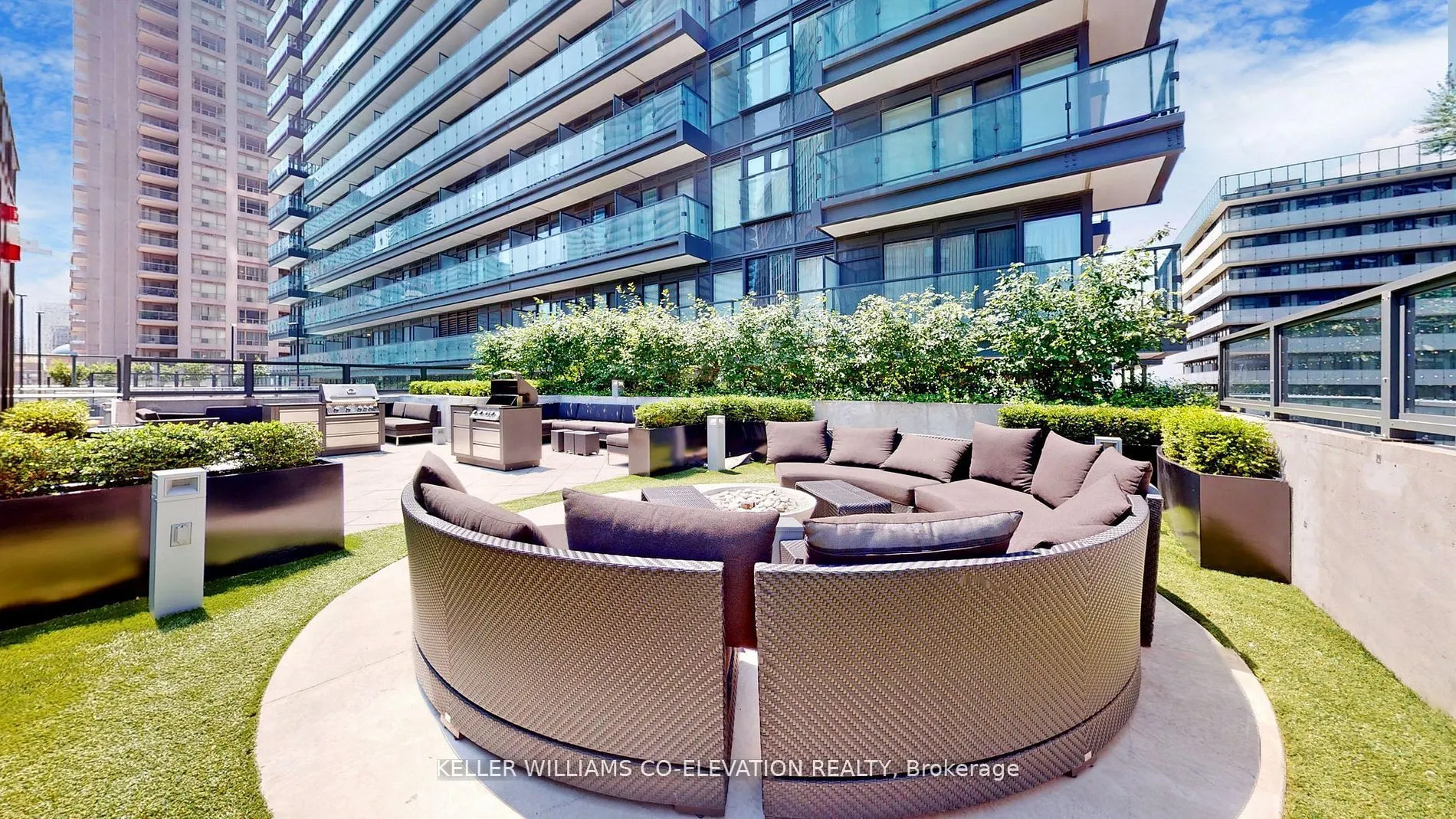 31 Phipps Street, #R603