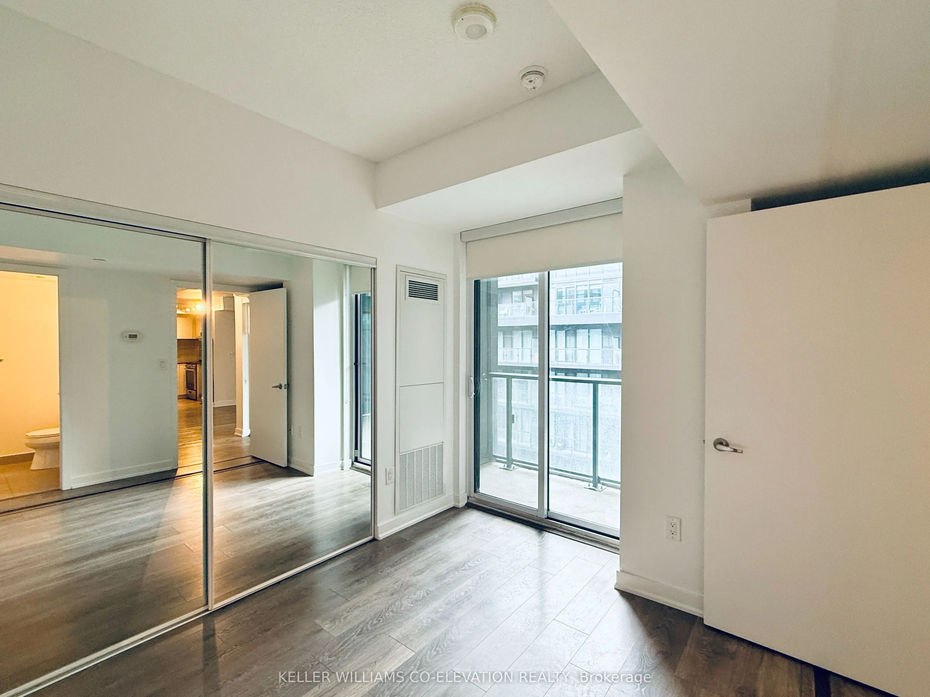 31 Phipps Street, #R603