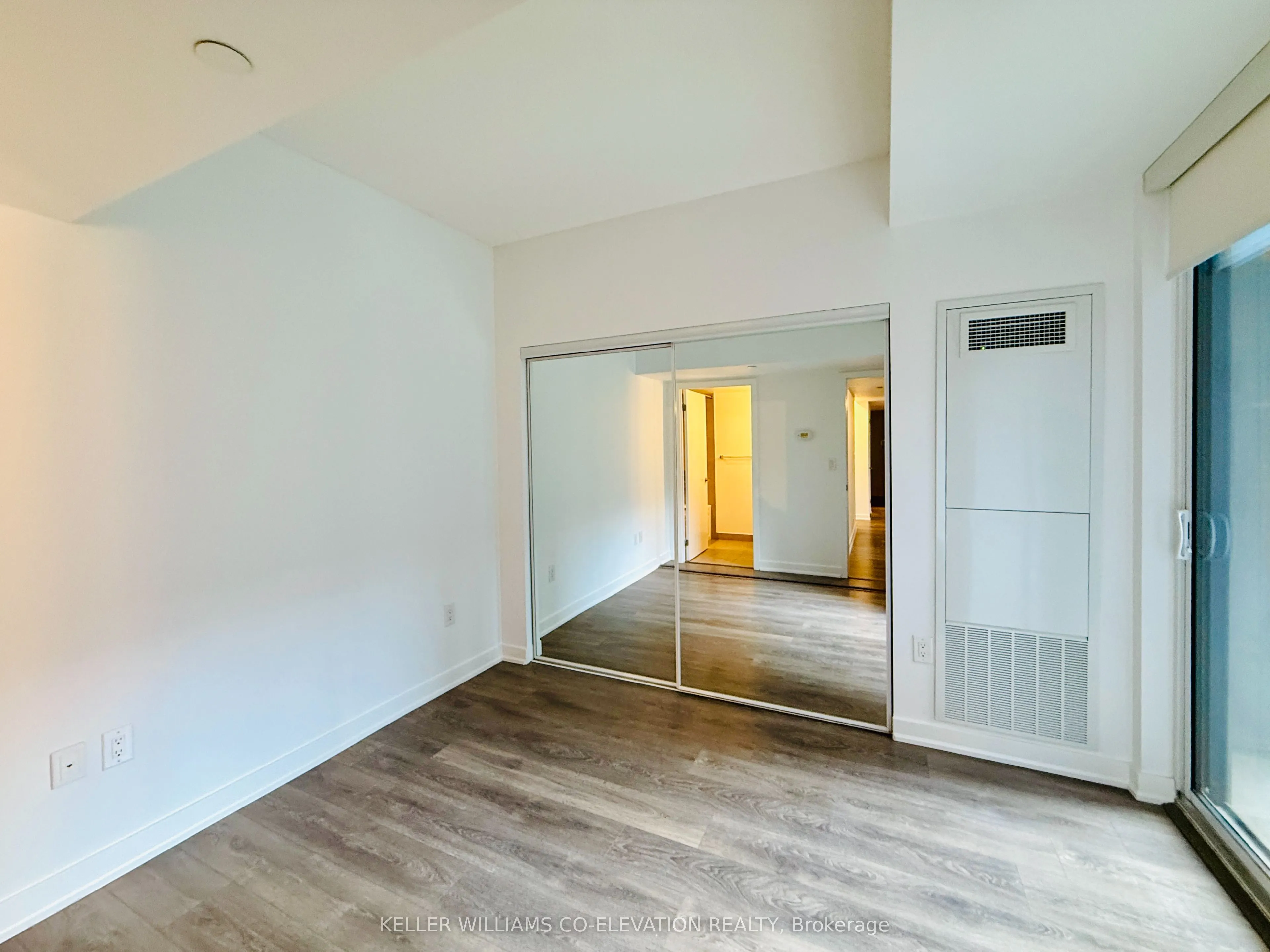 31 Phipps Street, #R603