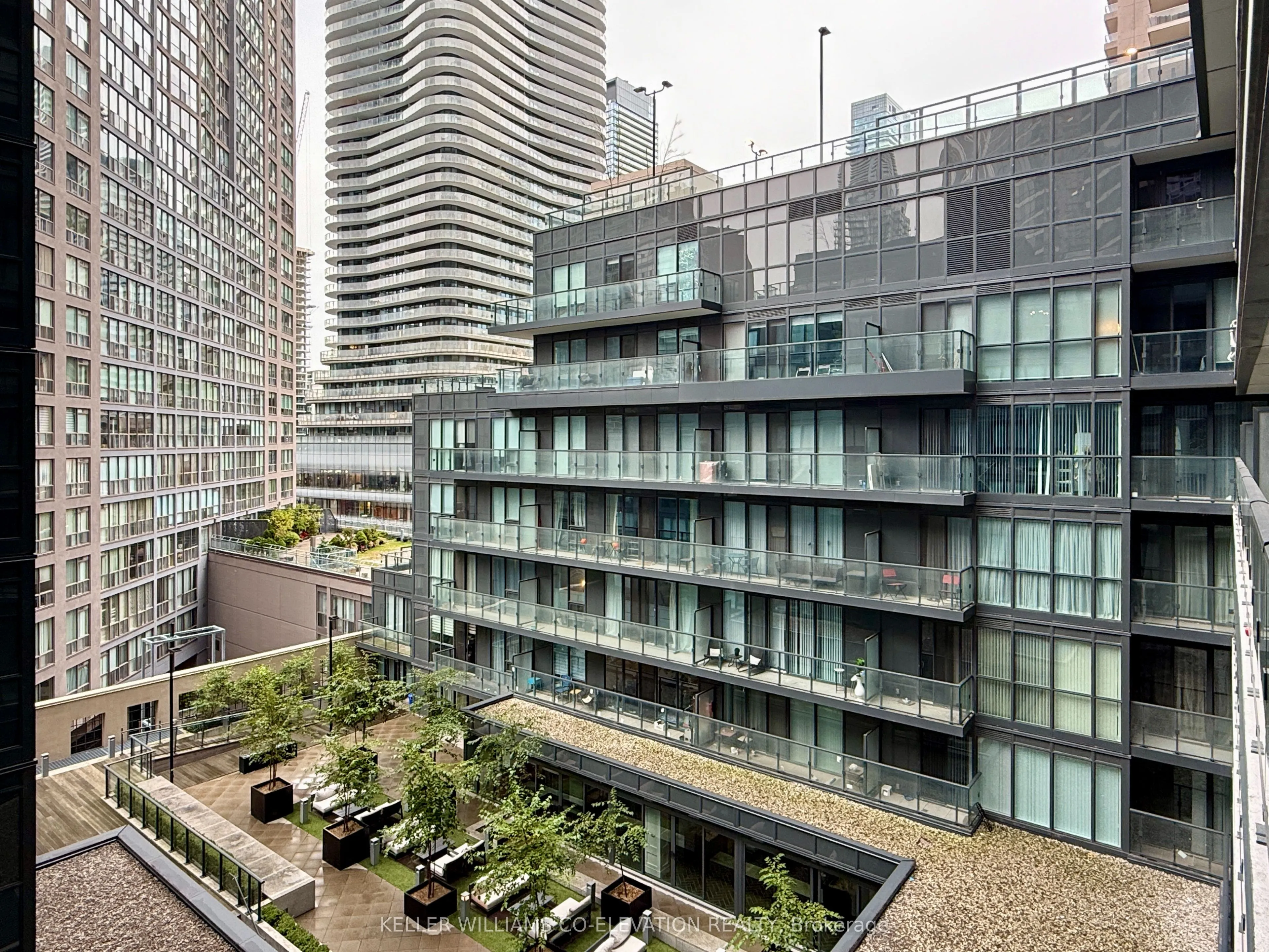 31 Phipps Street, #R603