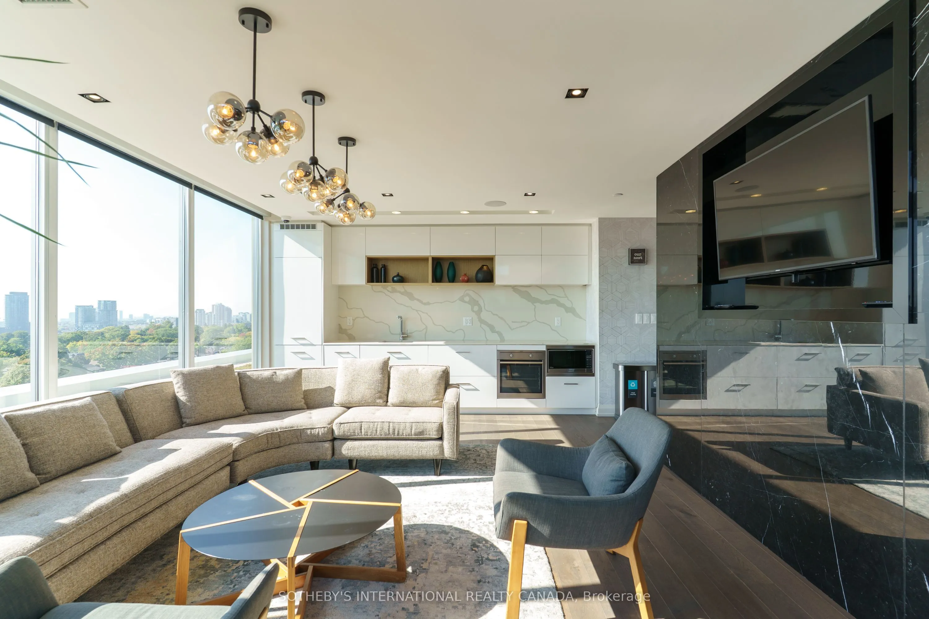 835 St. Clair Avenue W, #707
