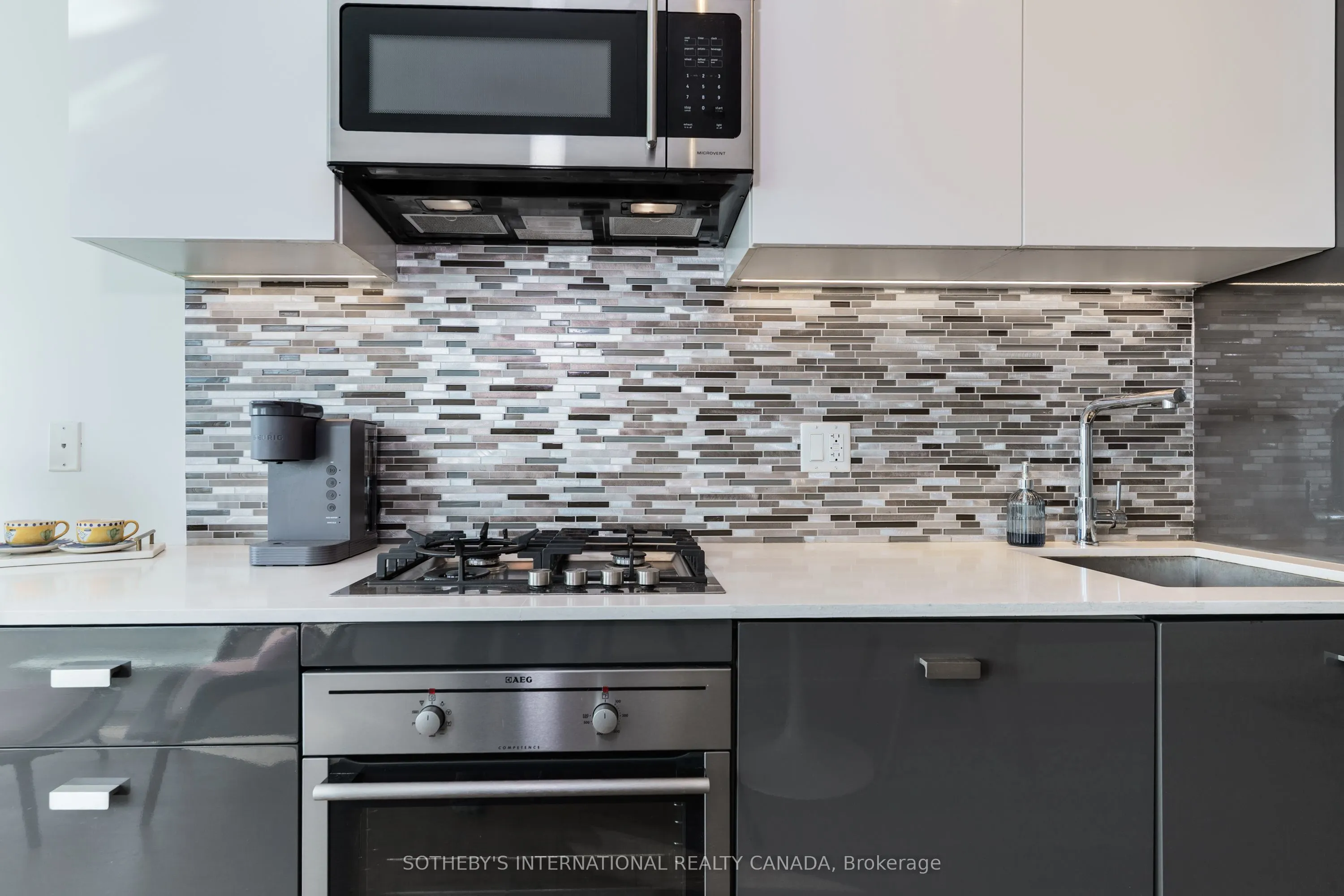 835 St. Clair Avenue W, #707