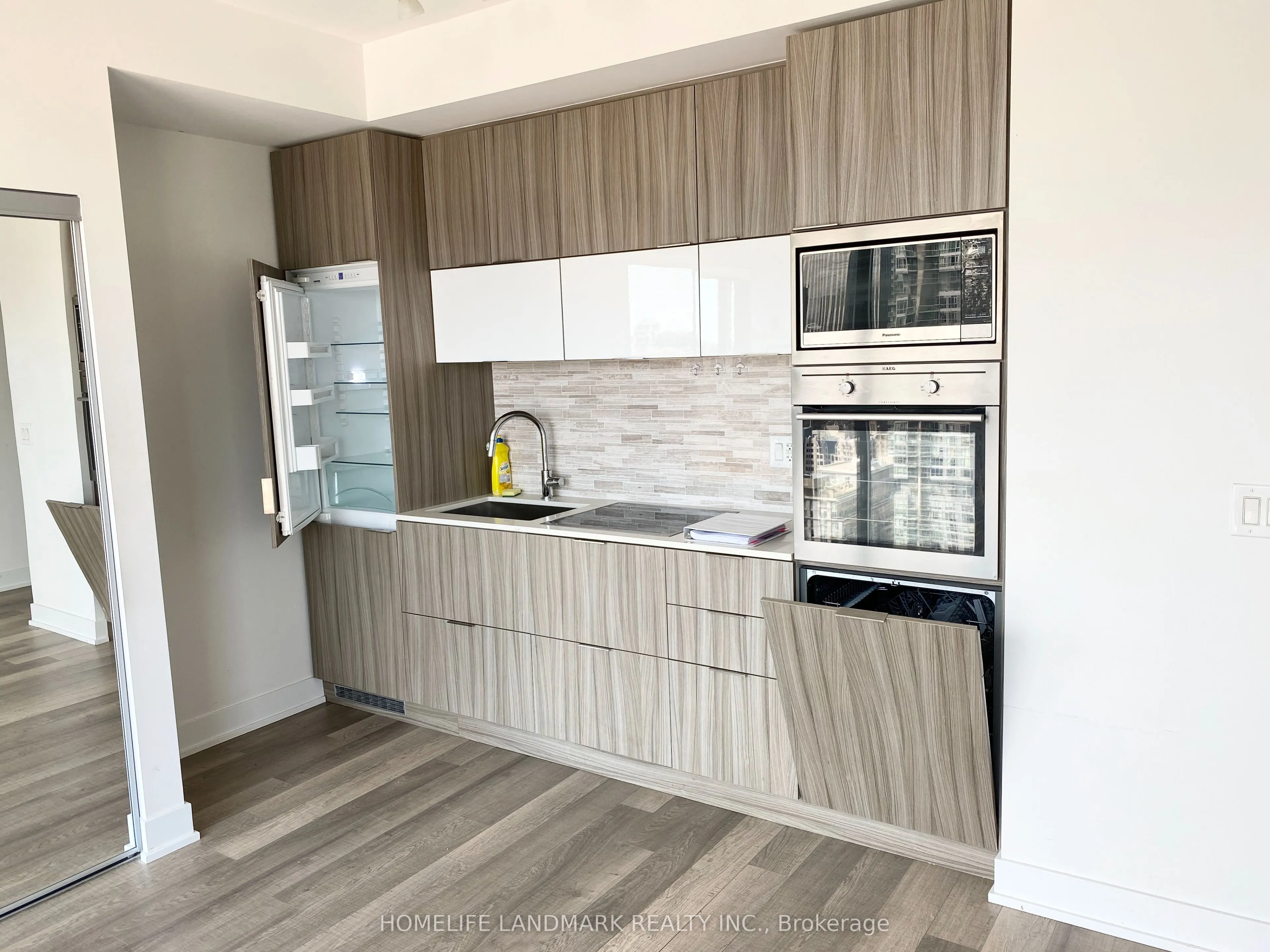 318 Richmond Street W, #3005