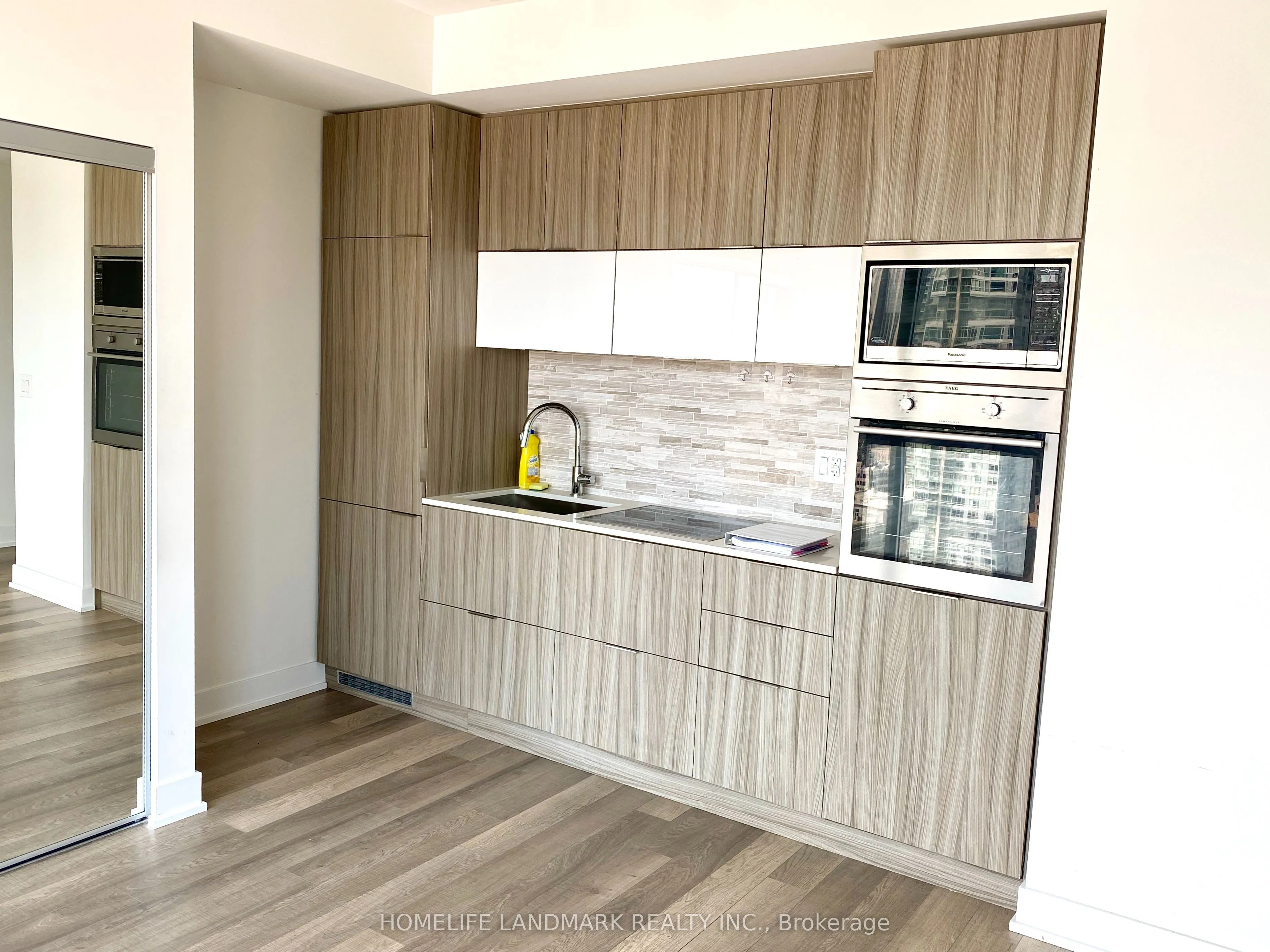 318 Richmond Street W, #3005