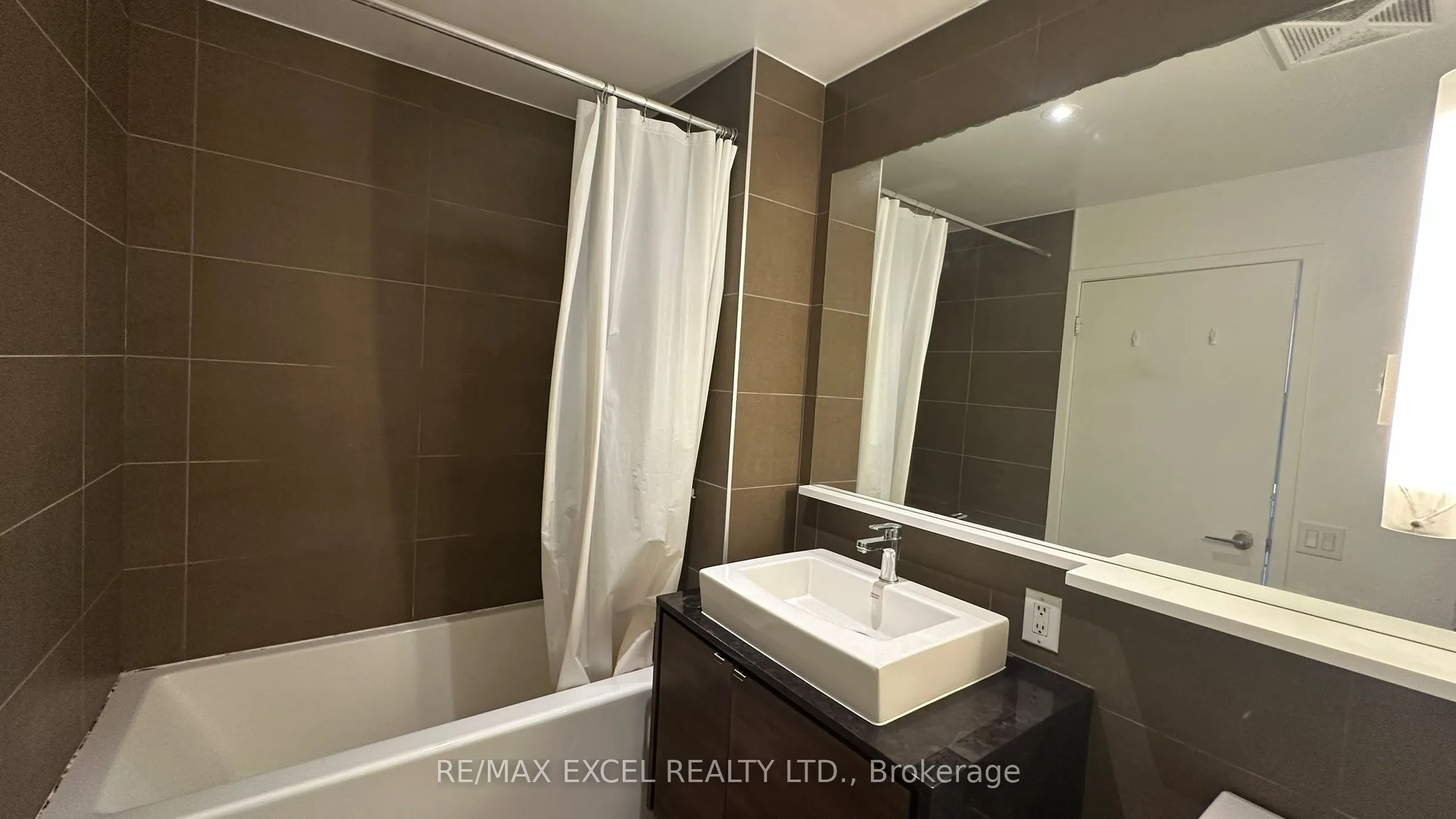 121 Mcmahon Drive, #3602