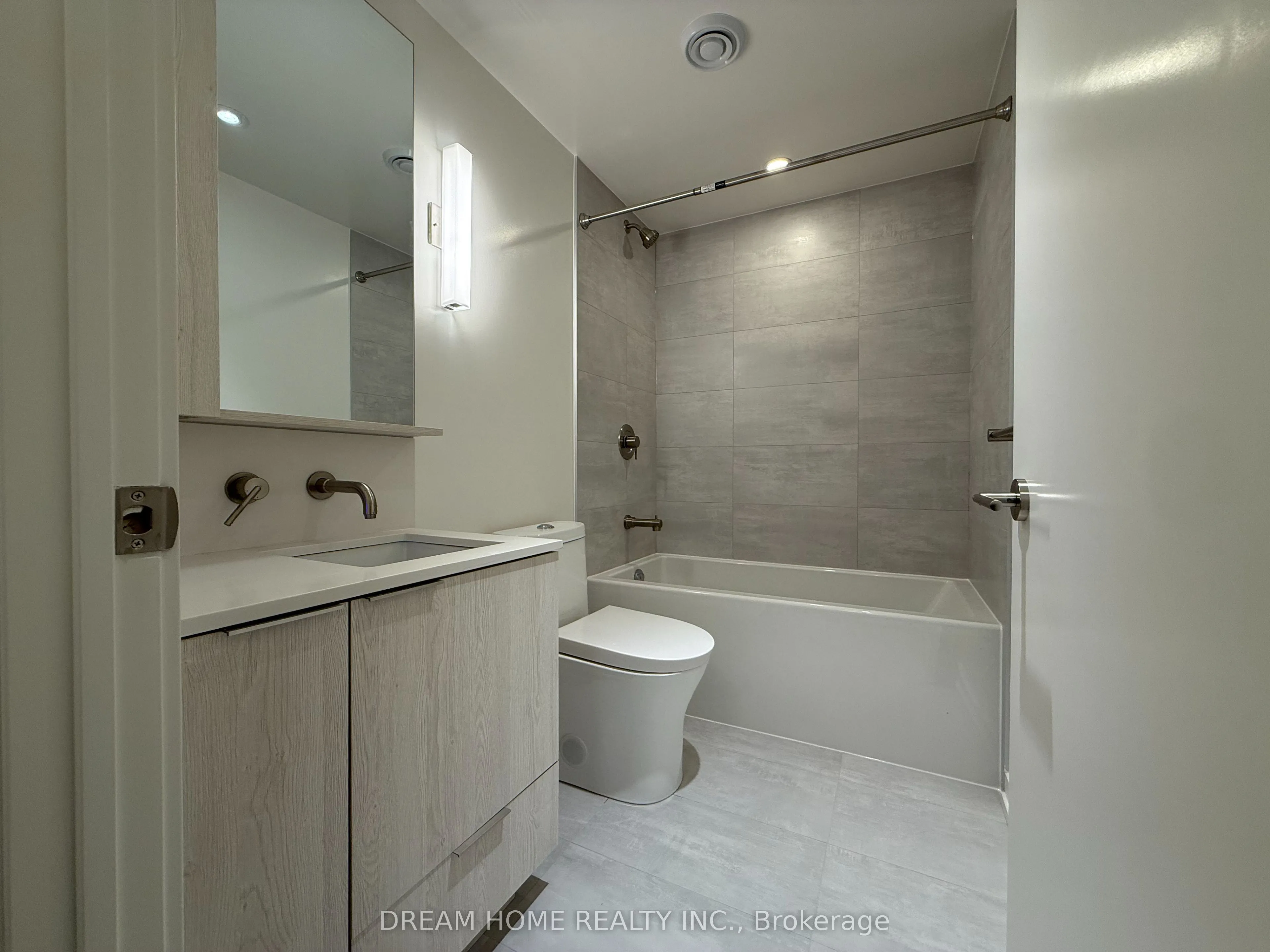 120 Broadway Avenue, #515