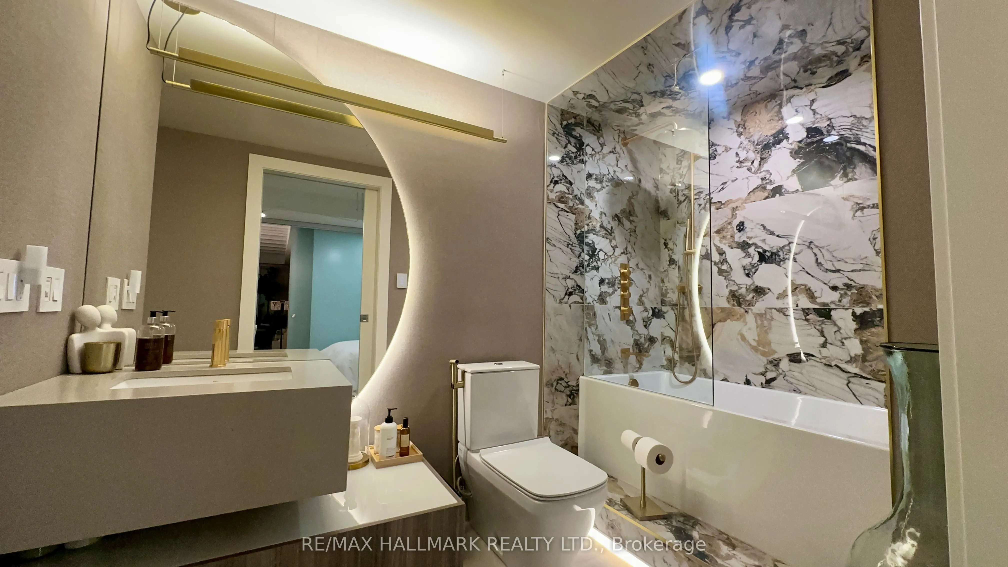 3018 Yonge Street, #205
