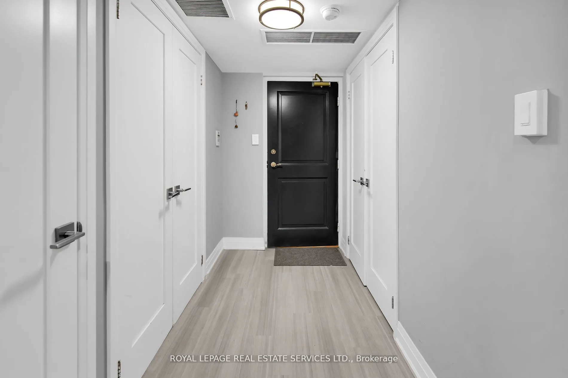 30 Wellington Street E, #2006