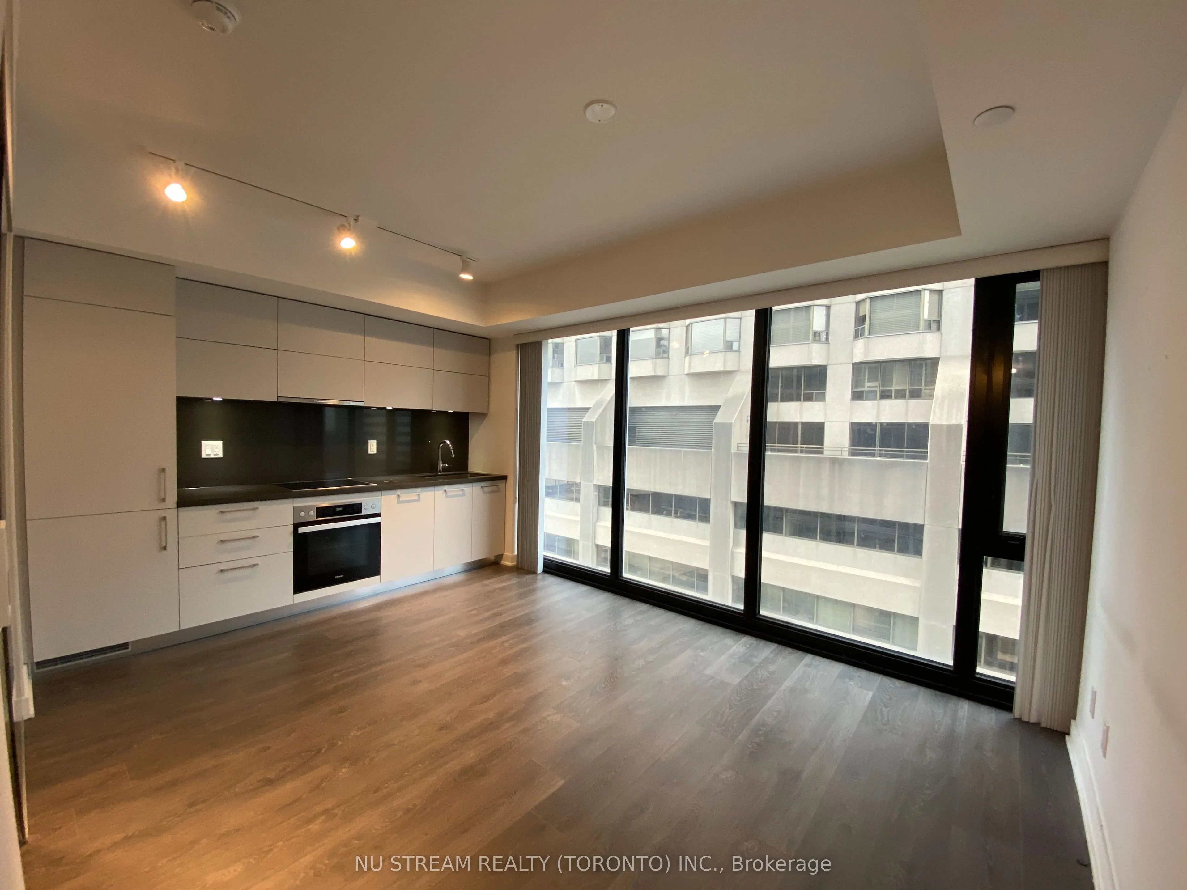 188 Cumberland Street, #1407
