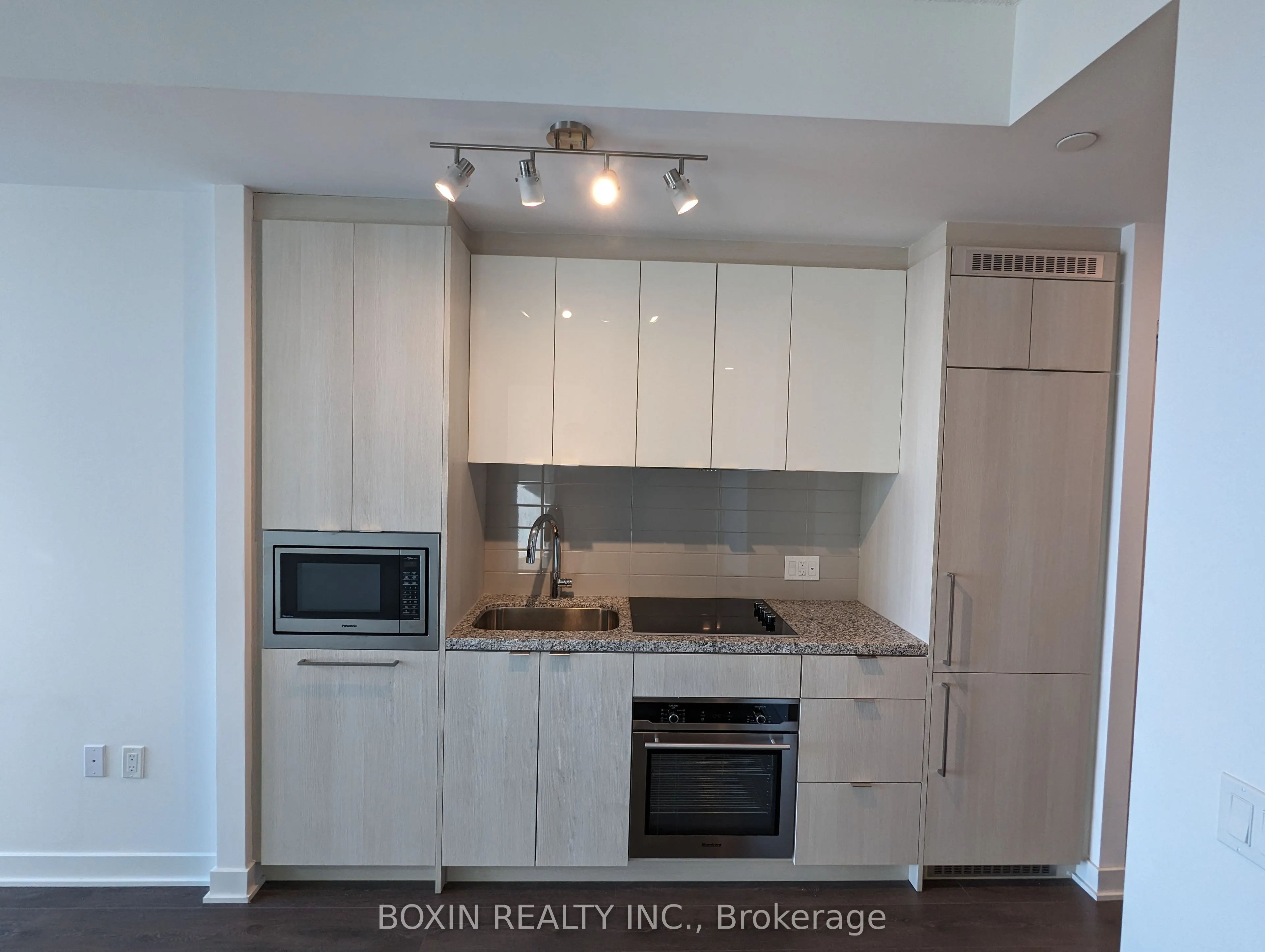 125 Blue Jays Way, #3801