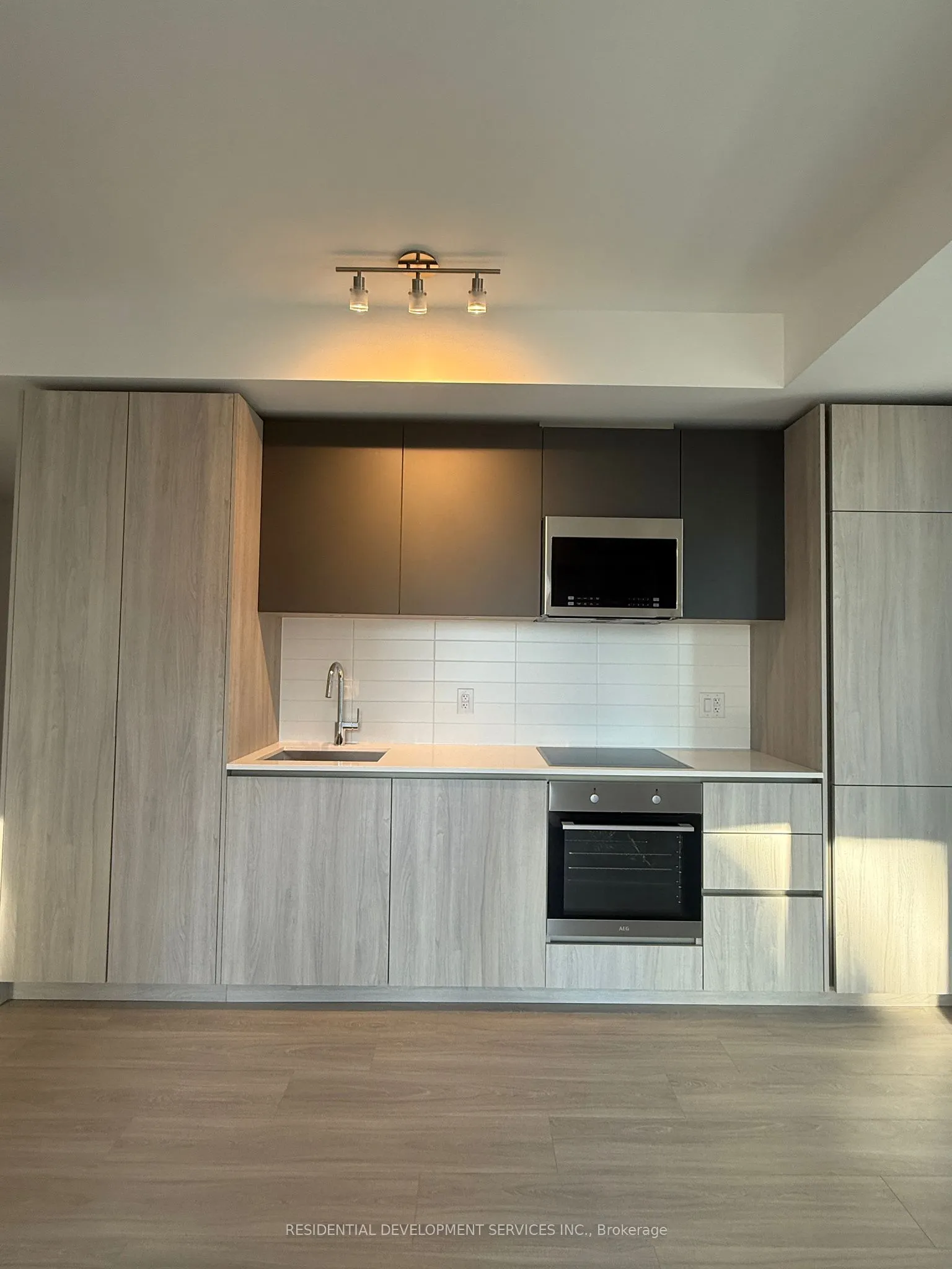8 Widmer Street, #3012