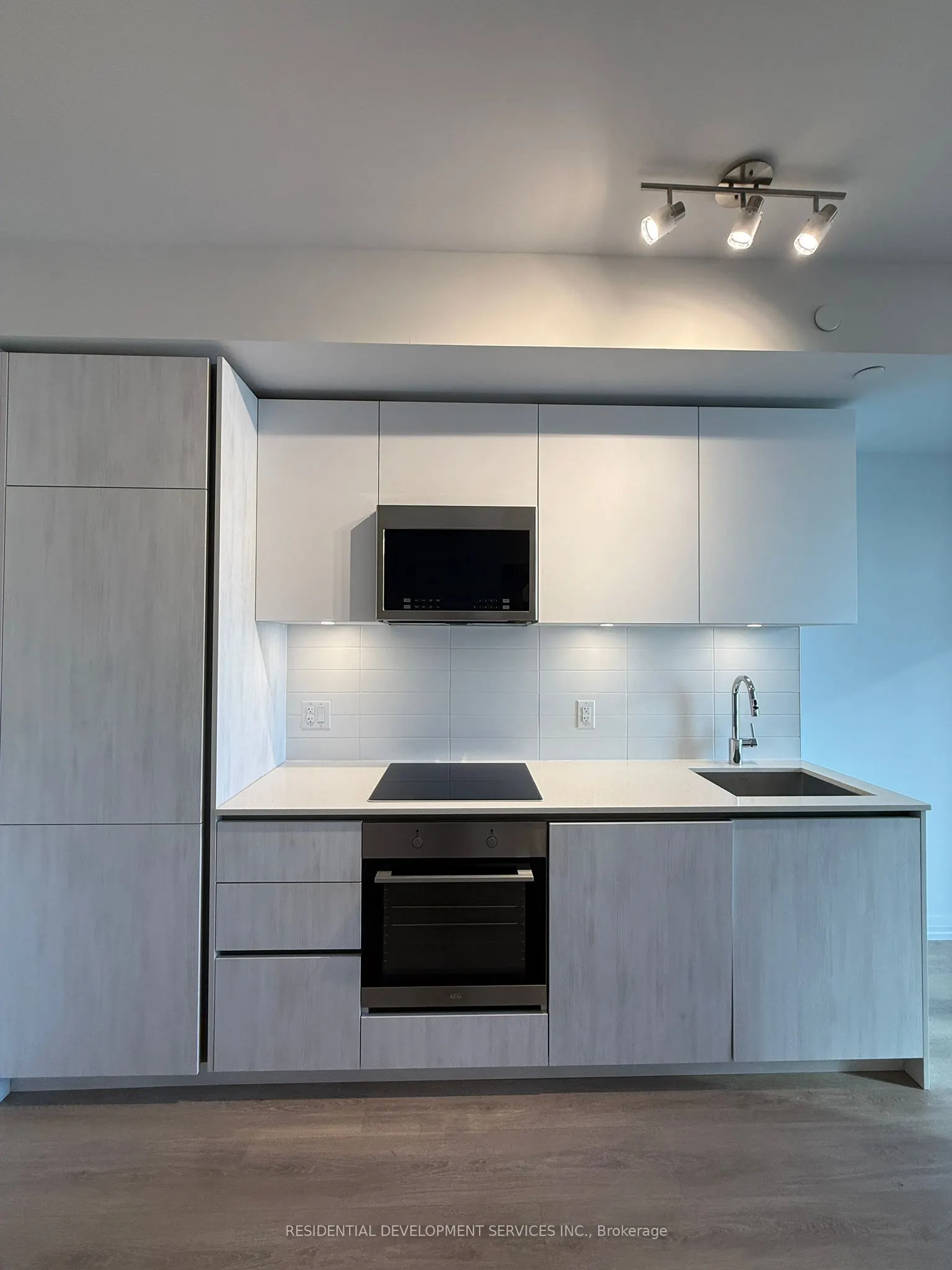 8 Widmer Street, #3109