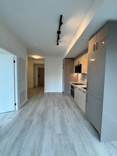 280 Dundas Street, #807