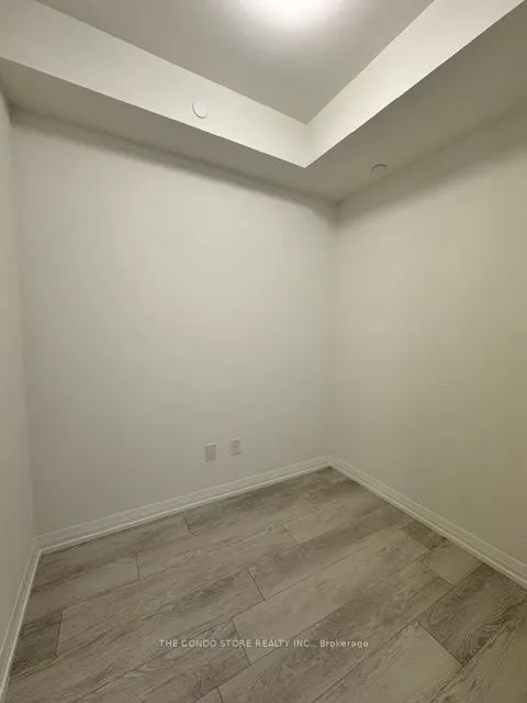 280 Dundas Street, #807