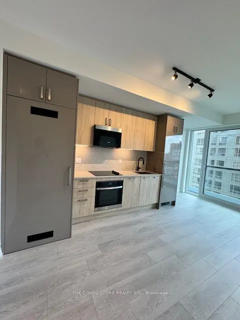 280 Dundas Street, #807