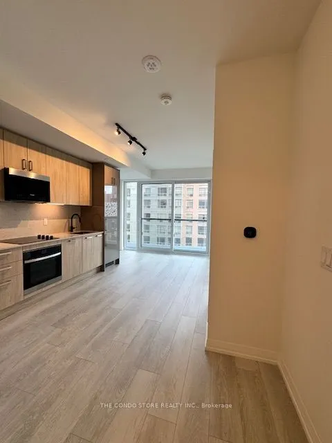 280 Dundas Street, #807