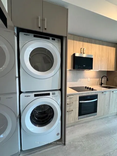 280 Dundas Street, #807