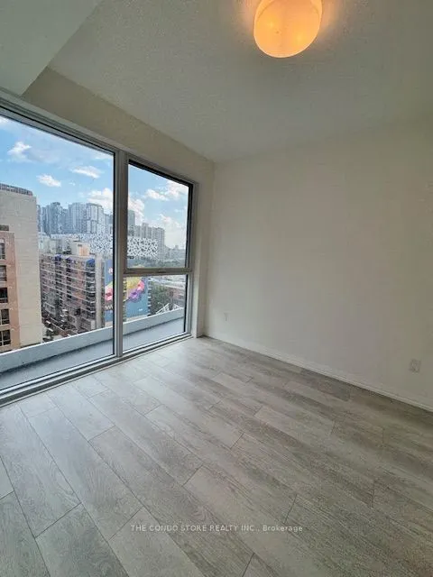 280 Dundas Street, #807