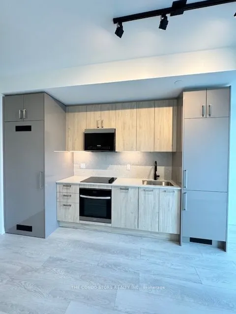 280 Dundas Street, #807