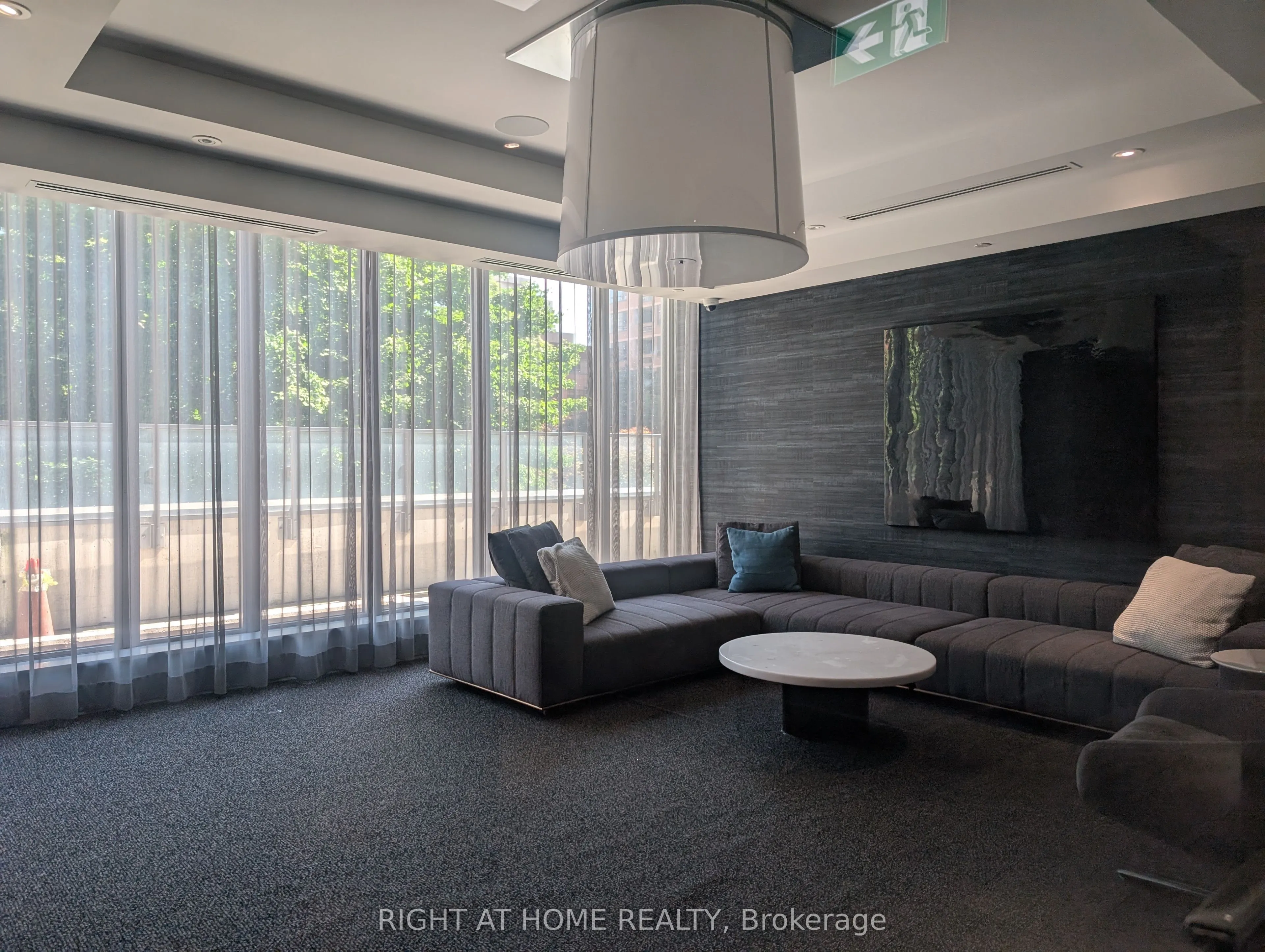 50 Wellesley Street E, #1801