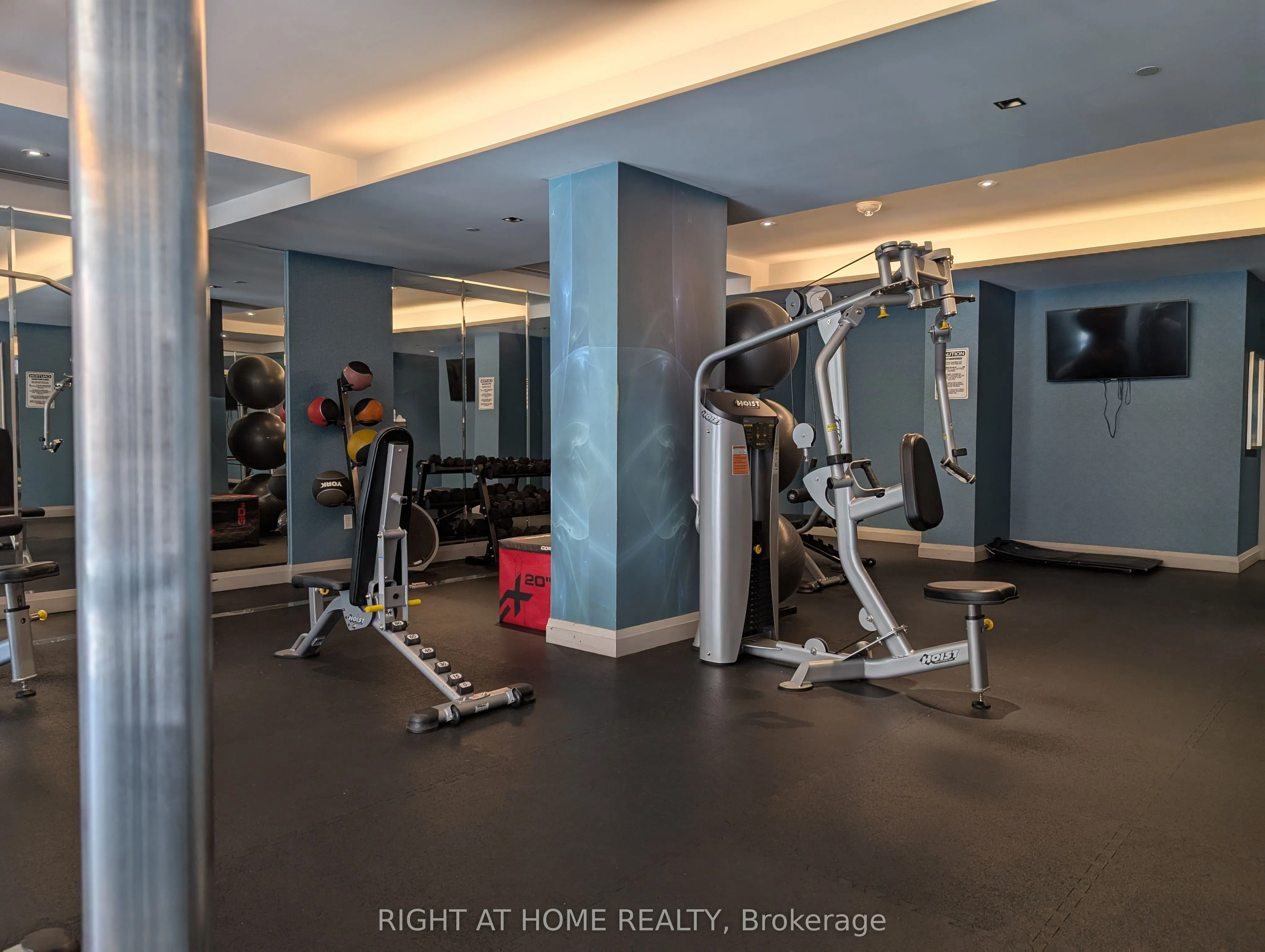 50 Wellesley Street E, #1801