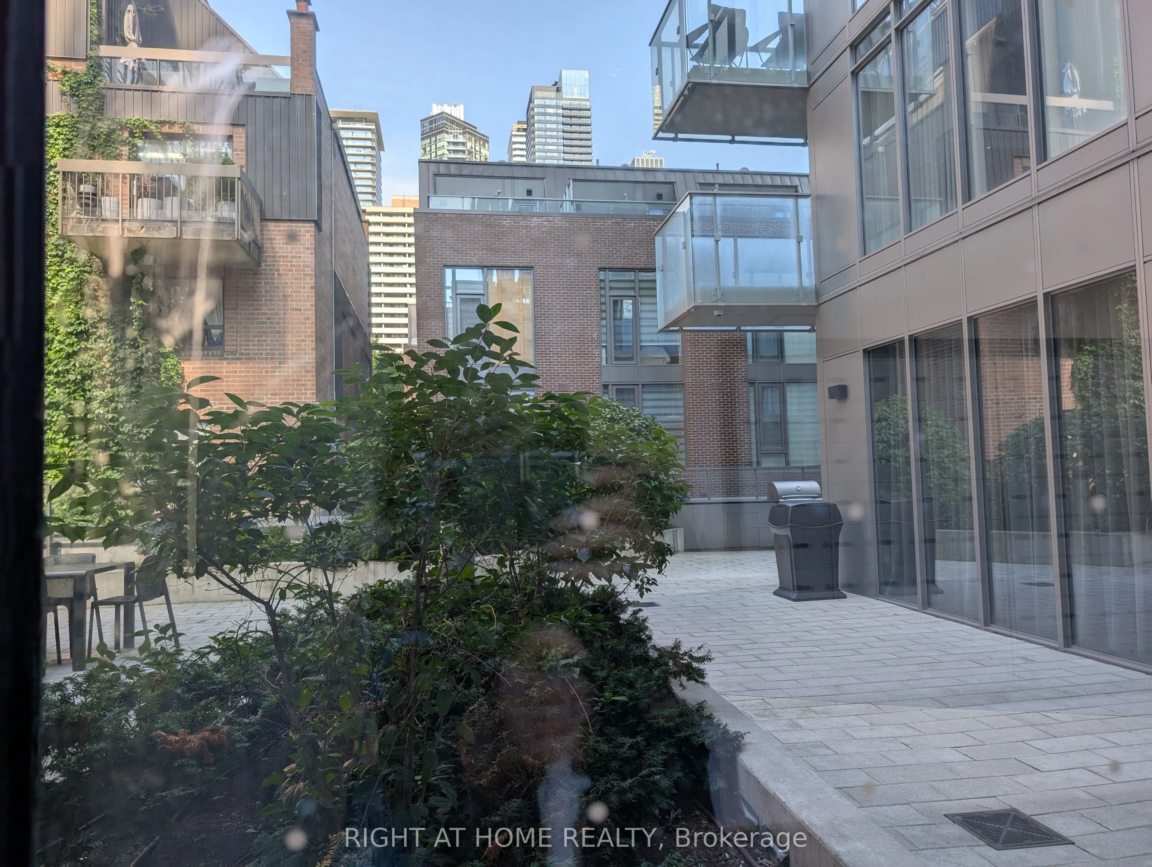 50 Wellesley Street E, #1801