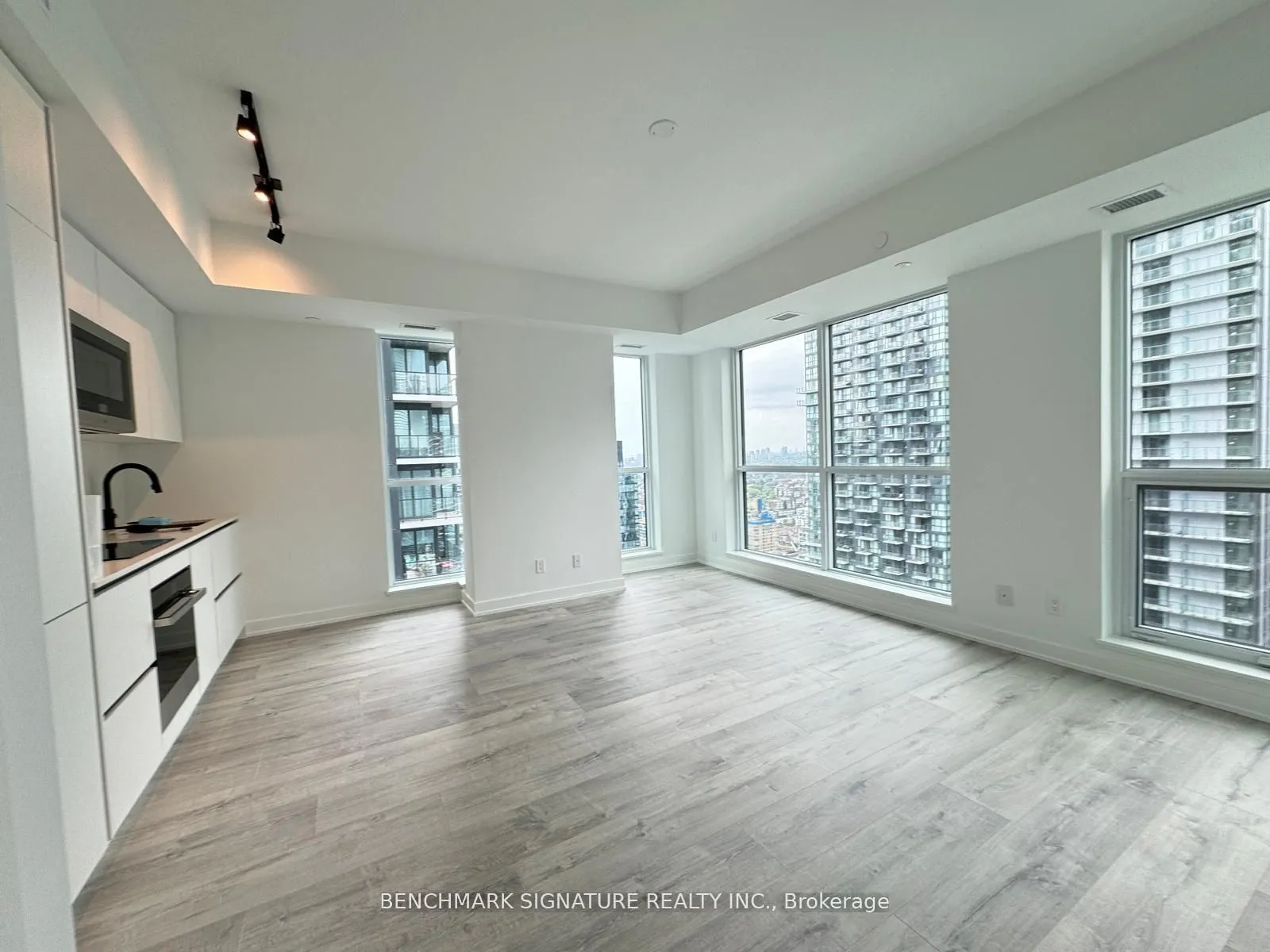 327 King Street W, #3606