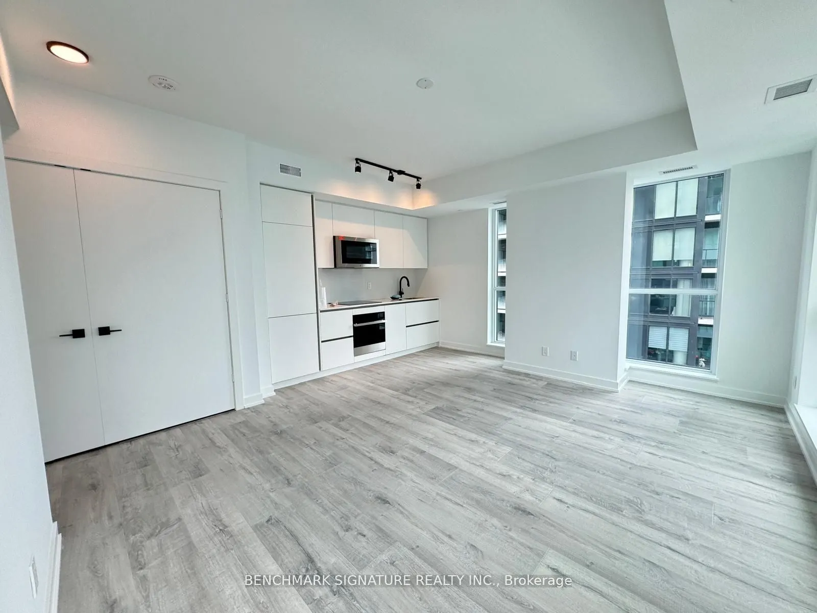 327 King Street W, #3606