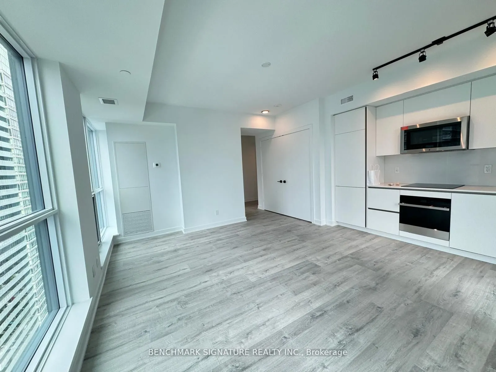 327 King Street W, #3606