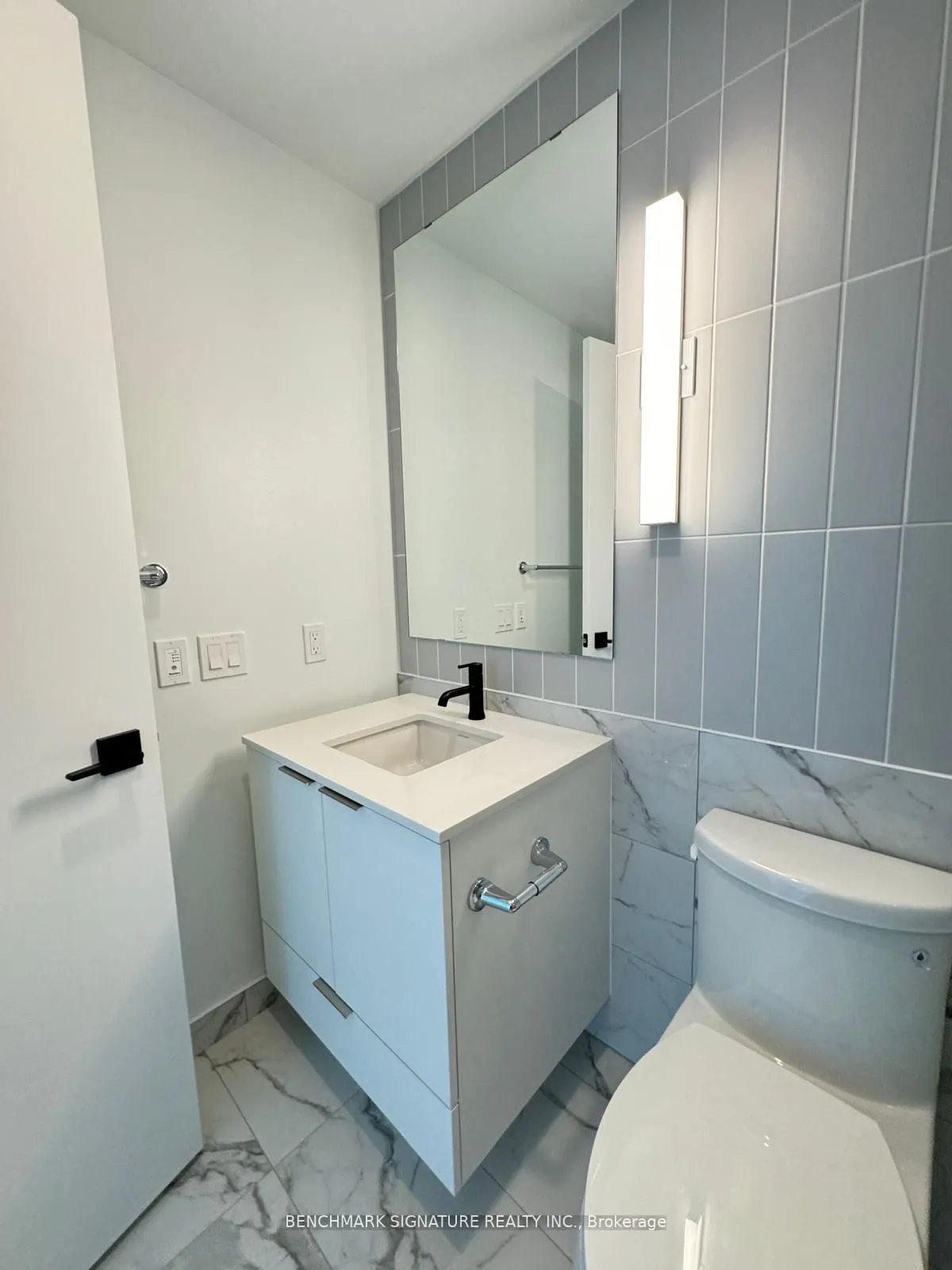 327 King Street W, #3606
