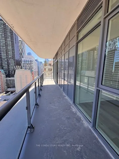 280 Dundas Street W, #1104