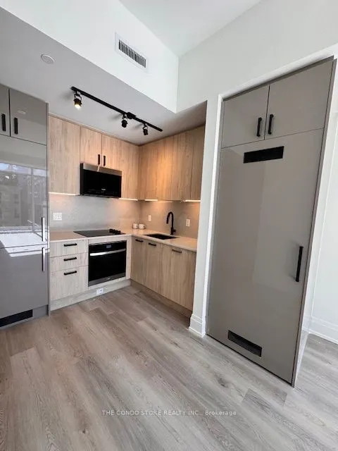 280 Dundas Street W, #1104
