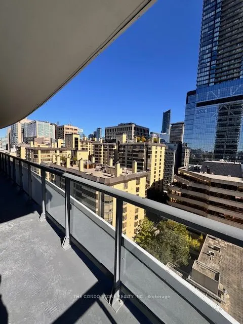 280 Dundas Street W, #1104