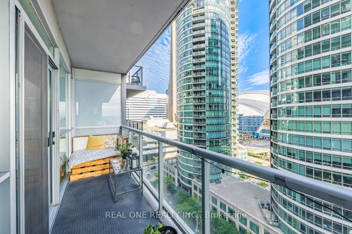 352 Front Street W, #1105
