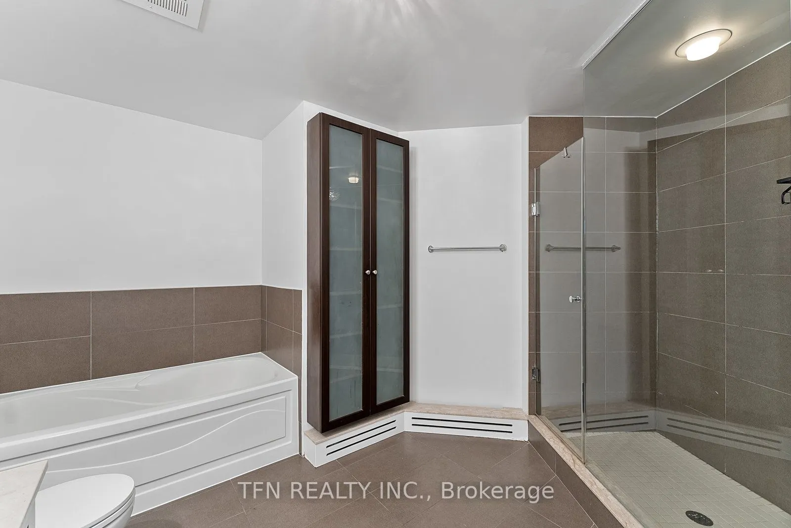 2191 Yonge Street, #L7