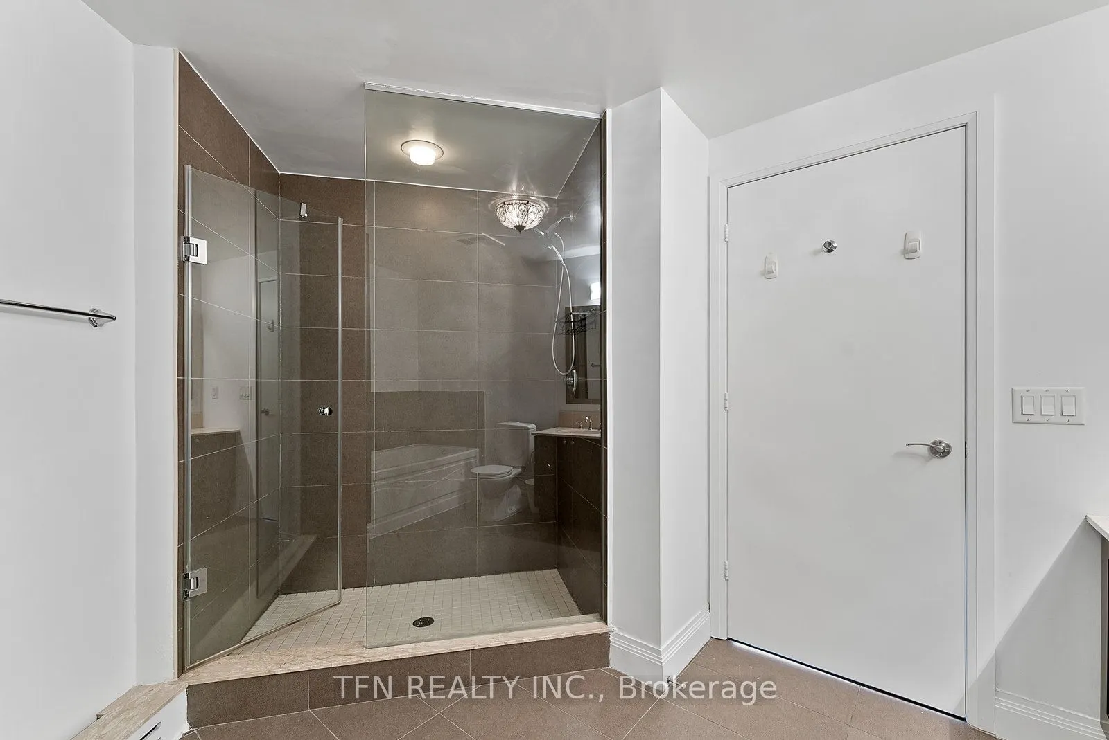 2191 Yonge Street, #L7