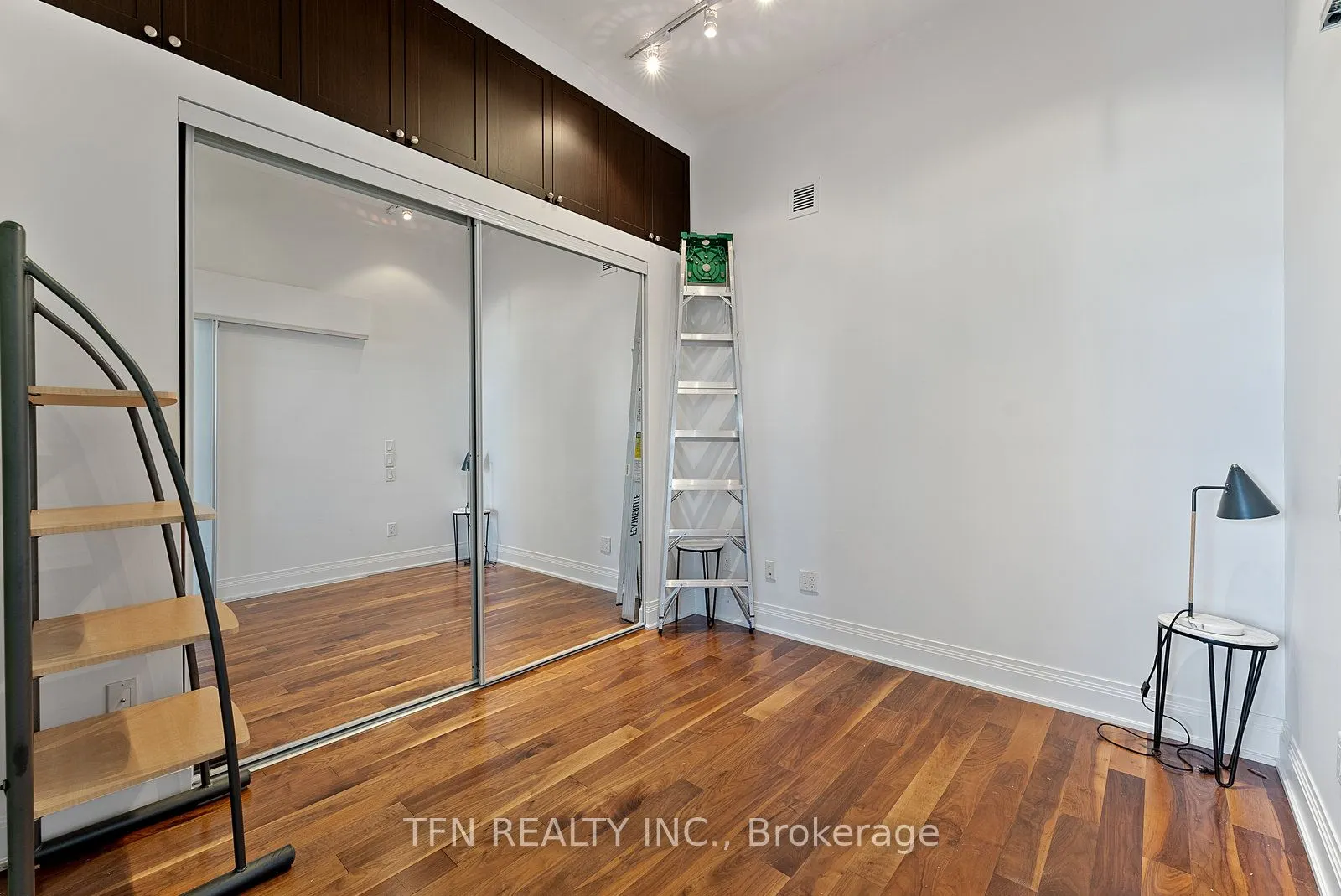 2191 Yonge Street, #L7