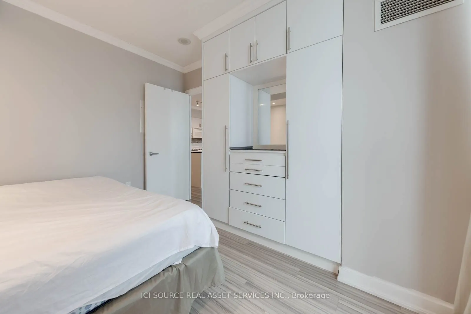 5 Mariner Terrace, #2209
