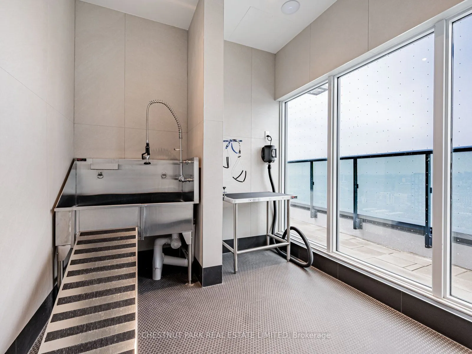 280 Dundas Street W, #503