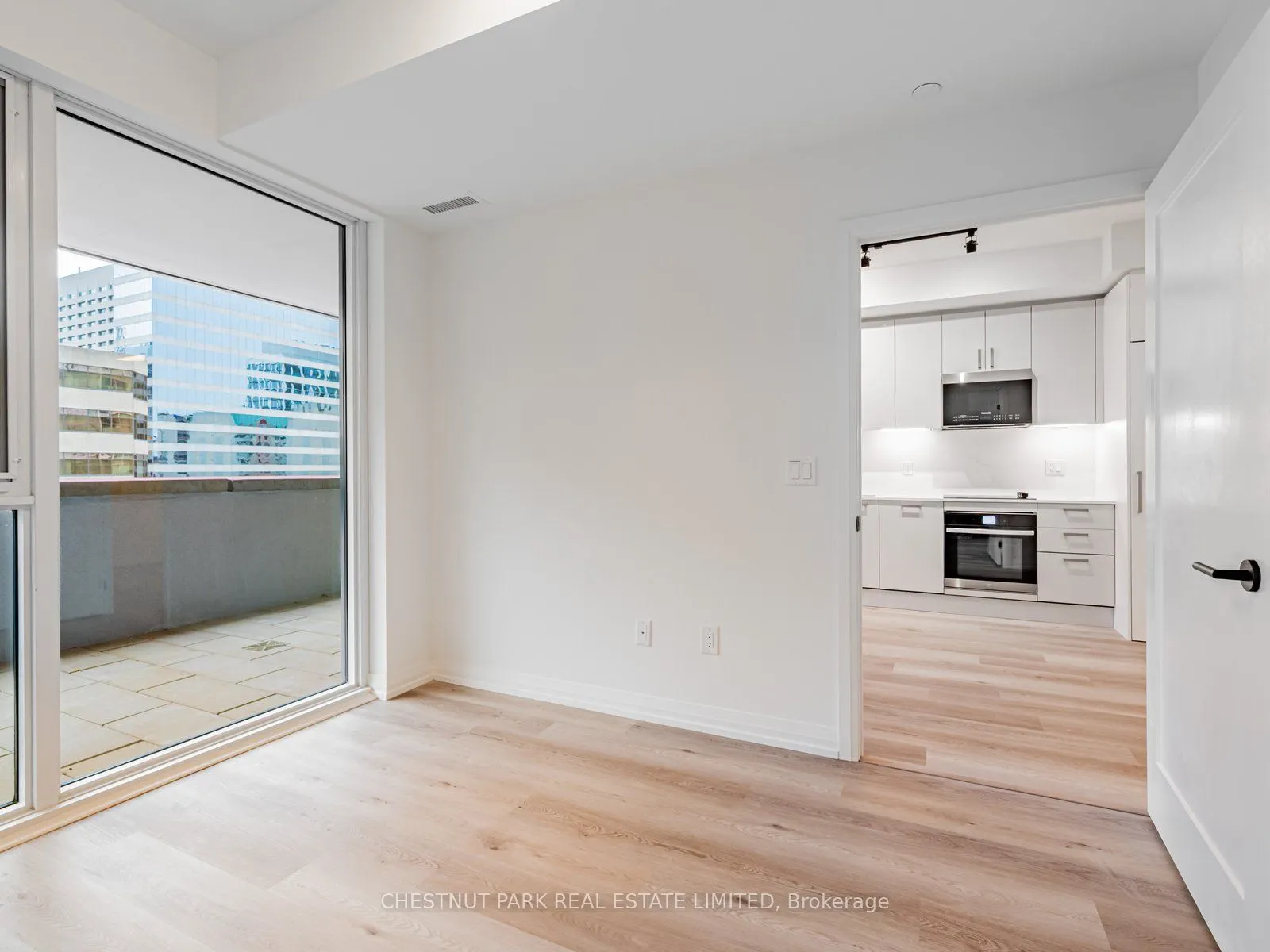 280 Dundas Street W, #503
