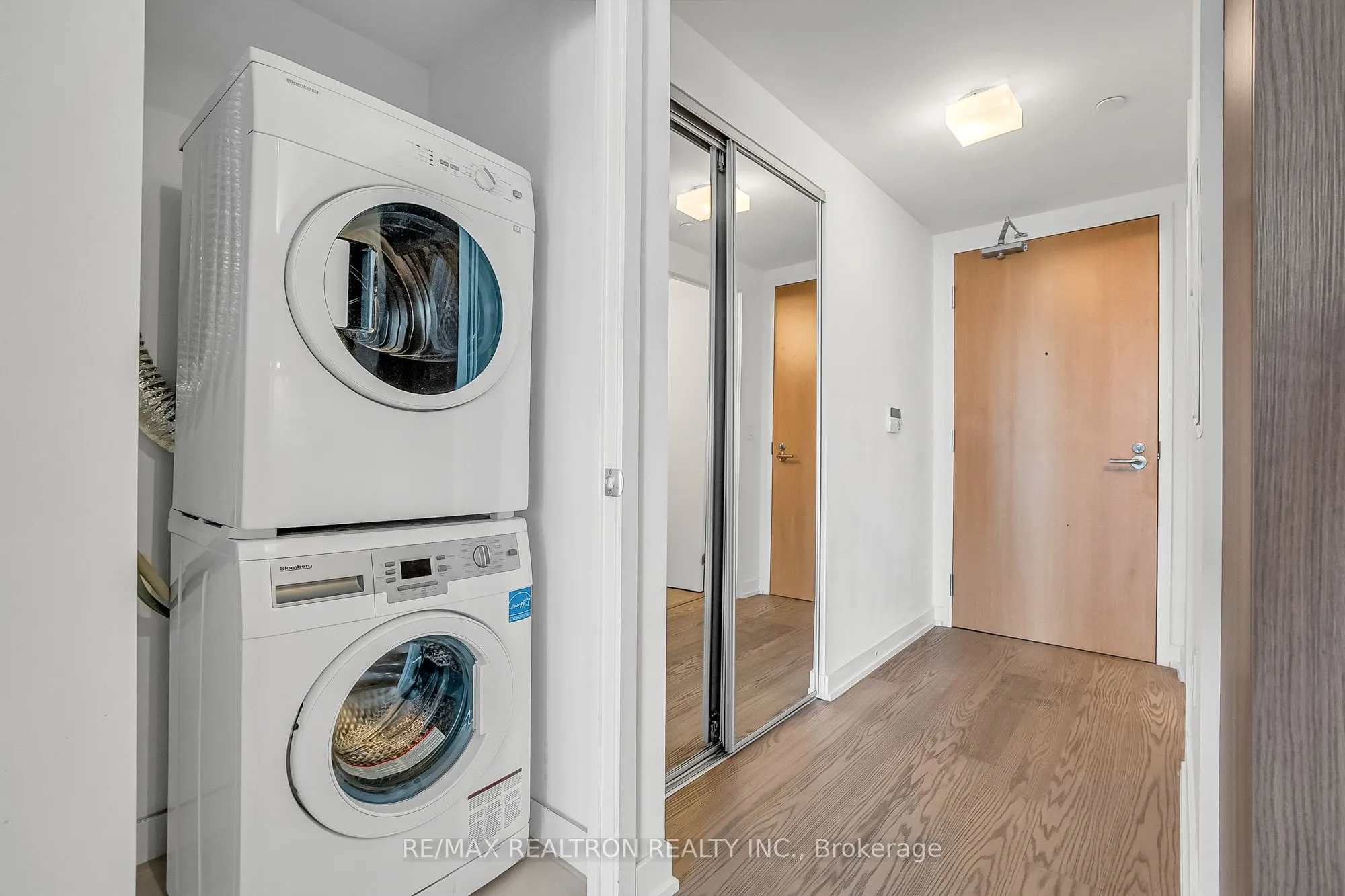 11 Wellesley Street W, #4704