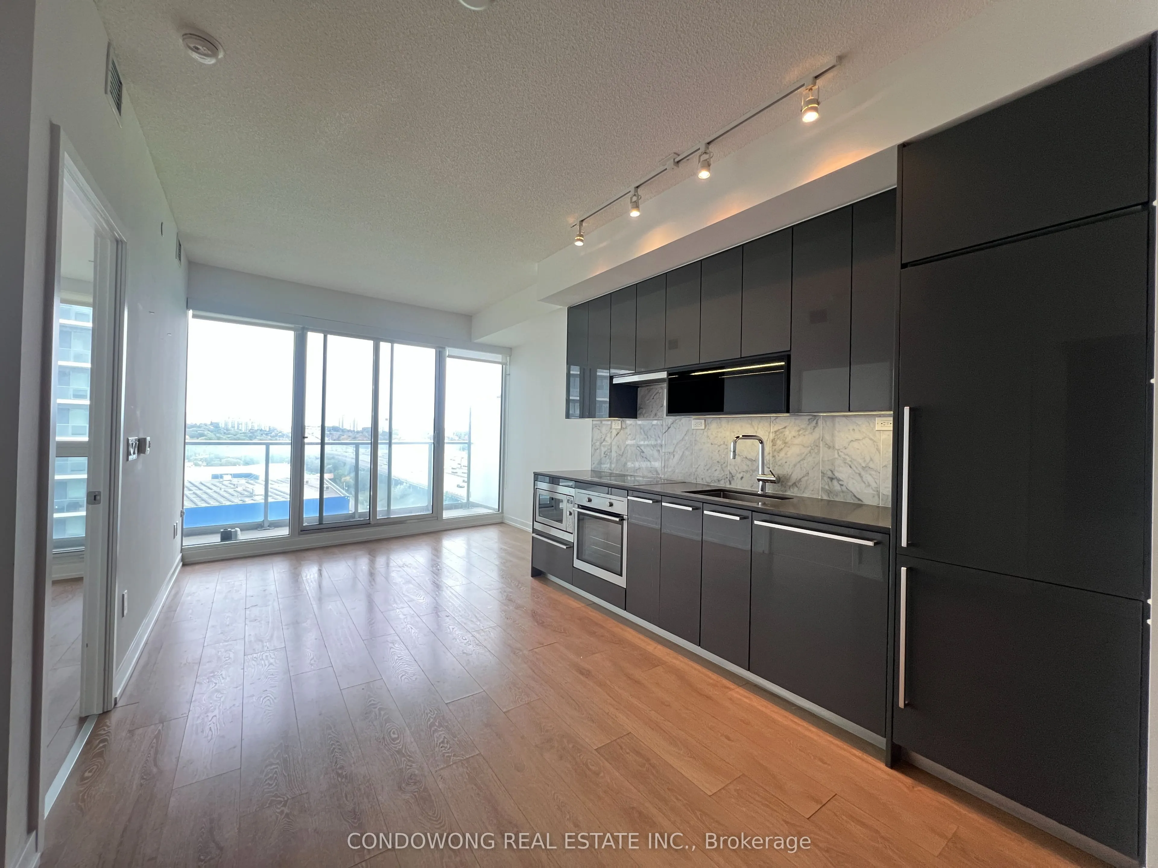 115 Mcmahon Drive, #709