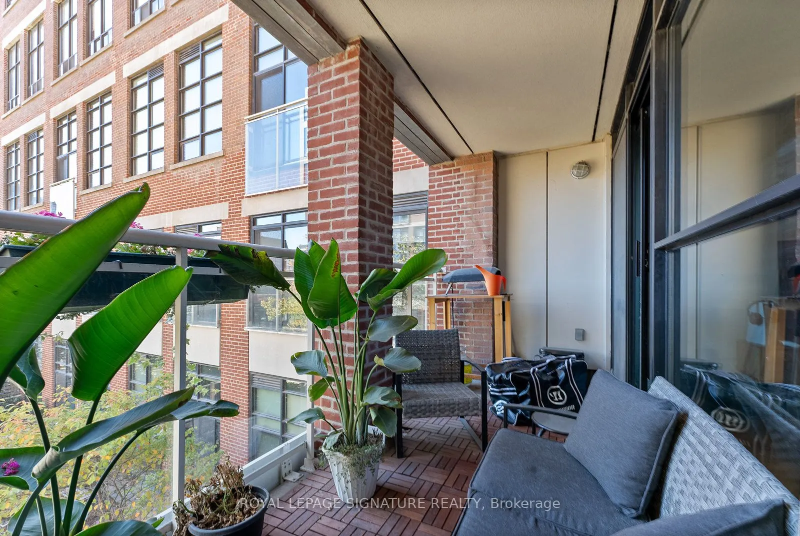 43 Hanna Avenue, #225