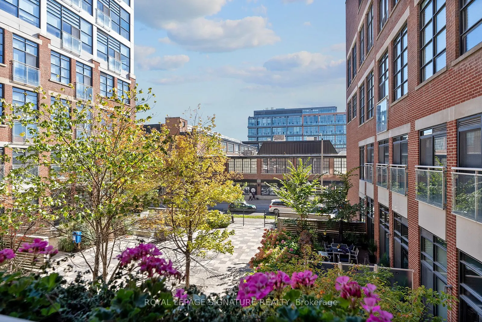 43 Hanna Avenue, #225
