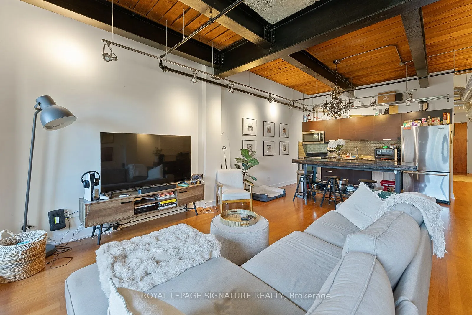 43 Hanna Avenue, #225