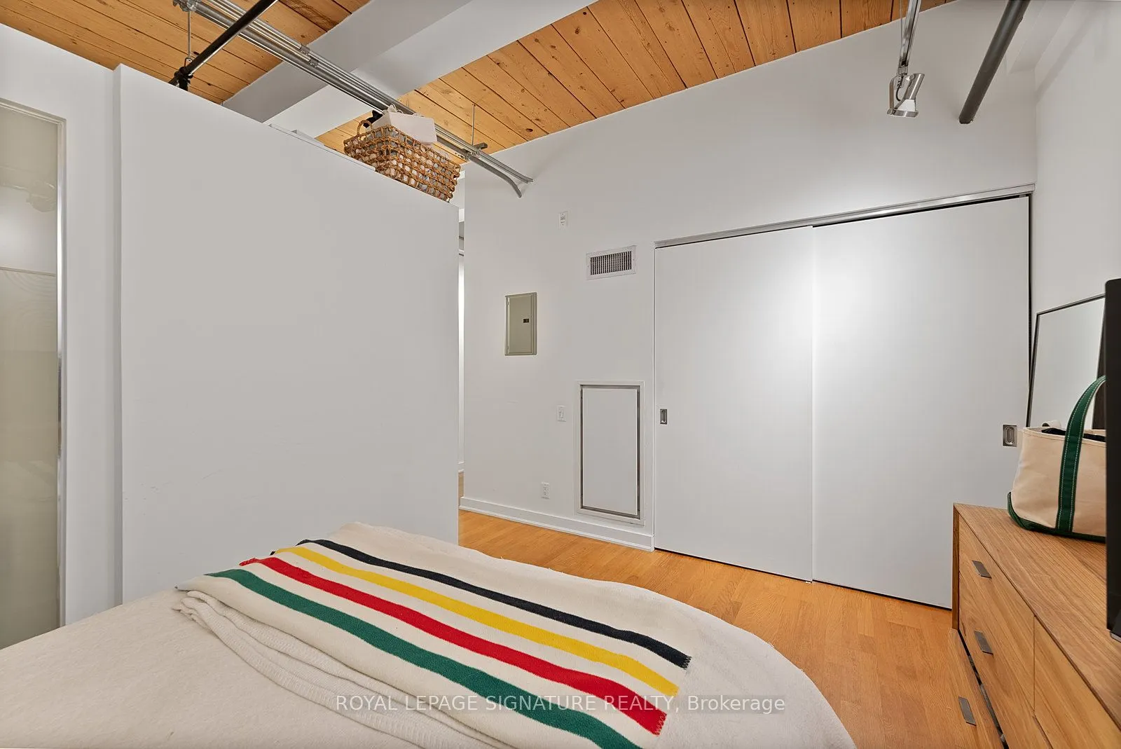 43 Hanna Avenue, #225